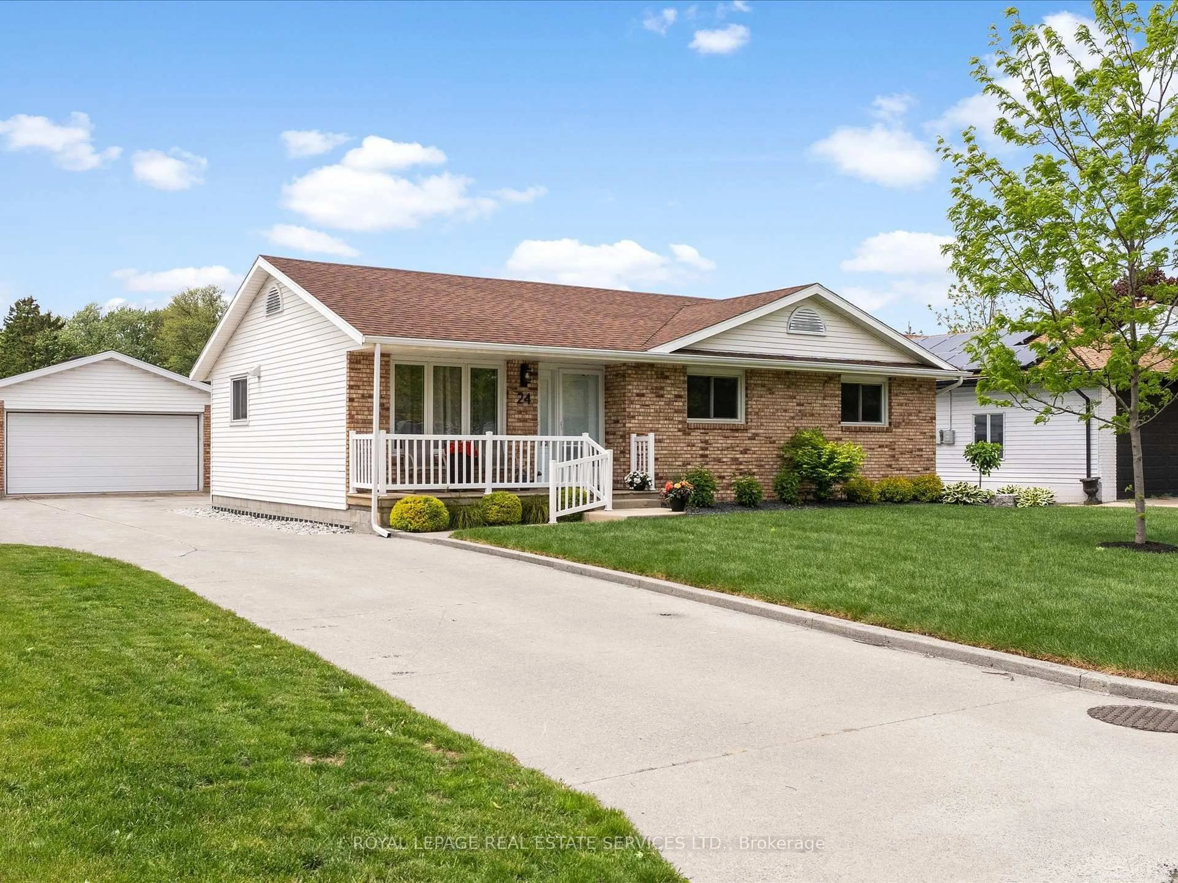 Home with vinyl exterior material, street for 24 William Ave, Kingsville Ontario N9Y 3T2