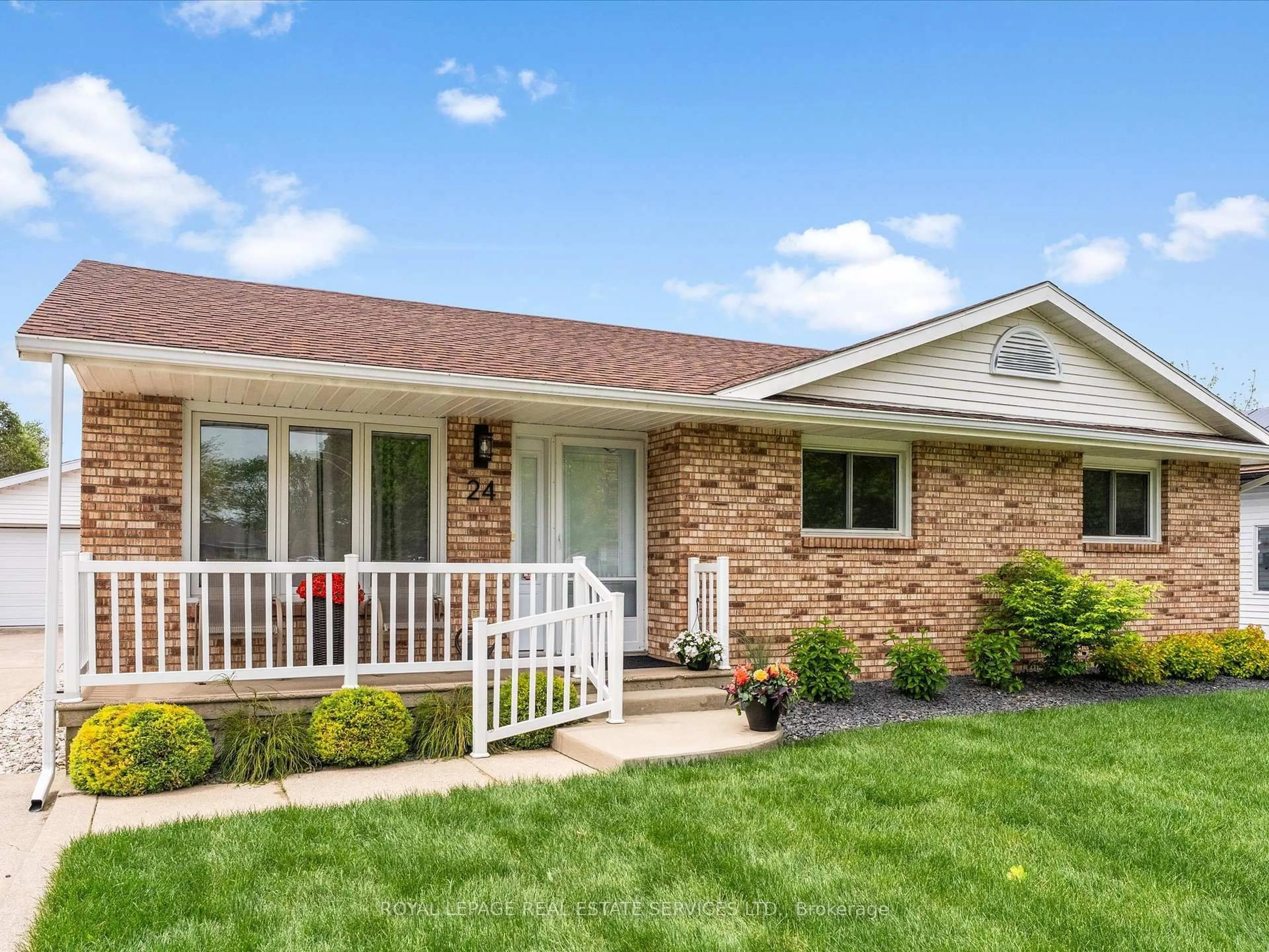Home with vinyl exterior material, street for 24 William Ave, Kingsville Ontario N9Y 3T2