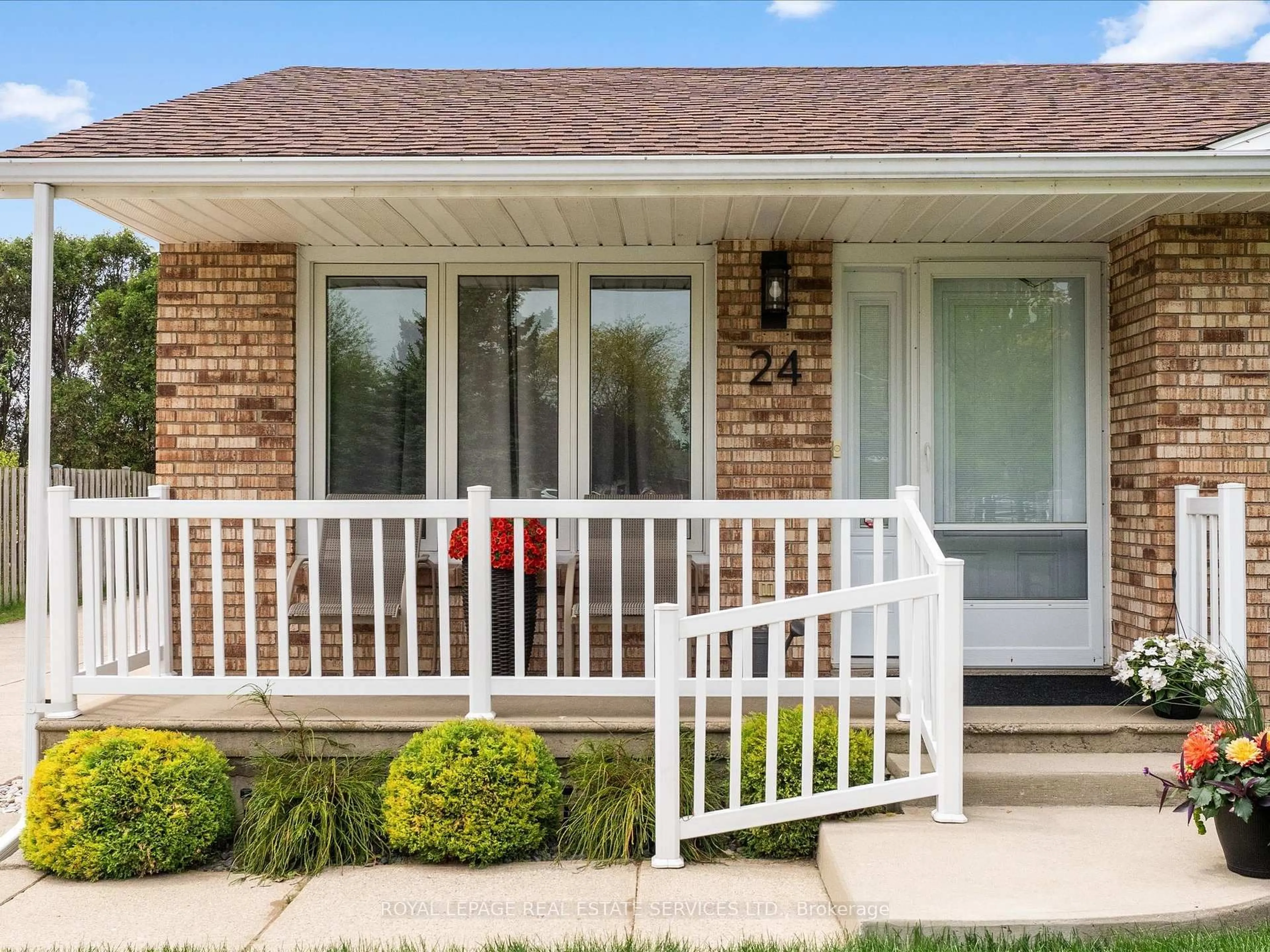 Home with vinyl exterior material, street for 24 William Ave, Kingsville Ontario N9Y 3T2