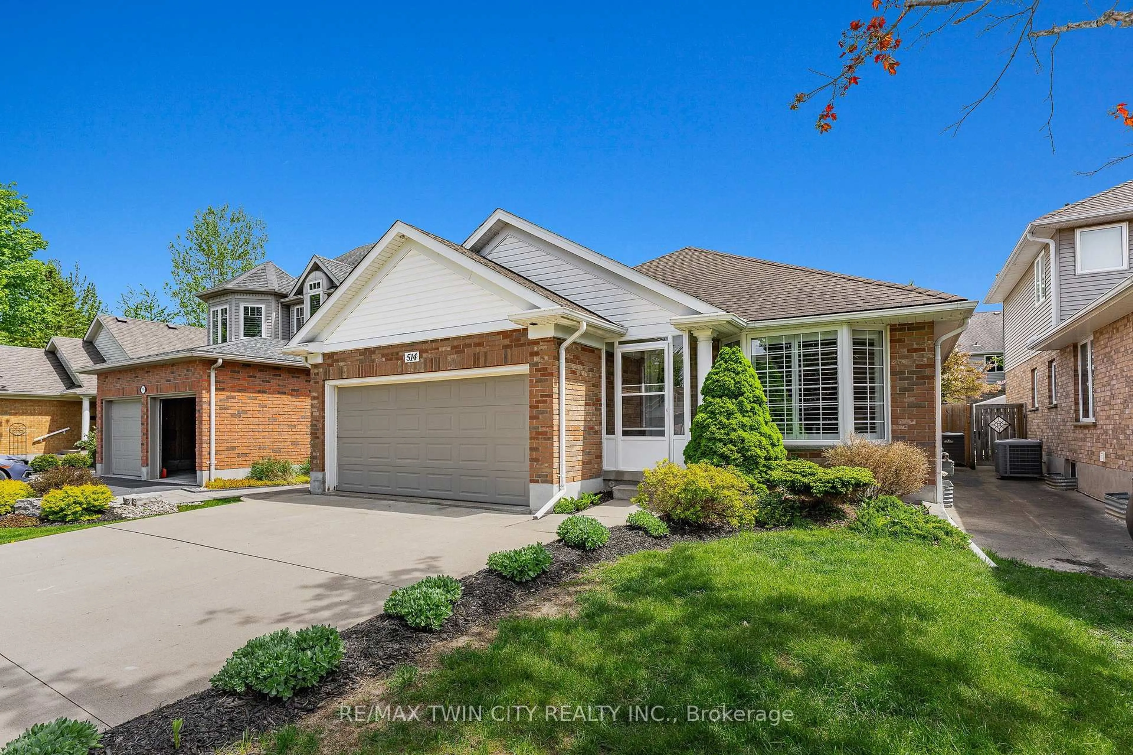 Home with brick exterior material, street for 514 Brentcliffe Dr, Waterloo Ontario N2T 2S4