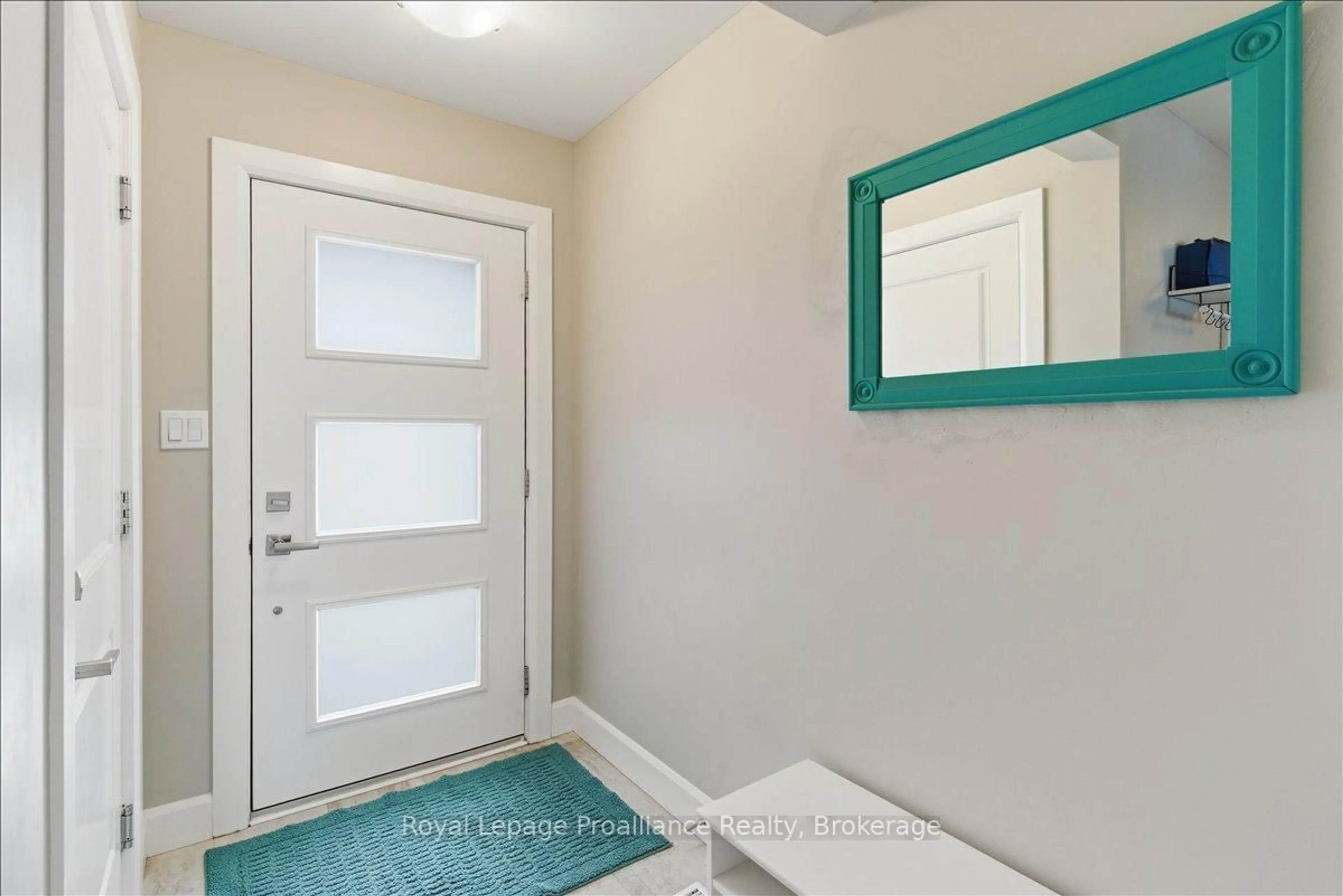 Indoor entryway for 31 Dewal Pl, Belleville Ontario K8P 0H3