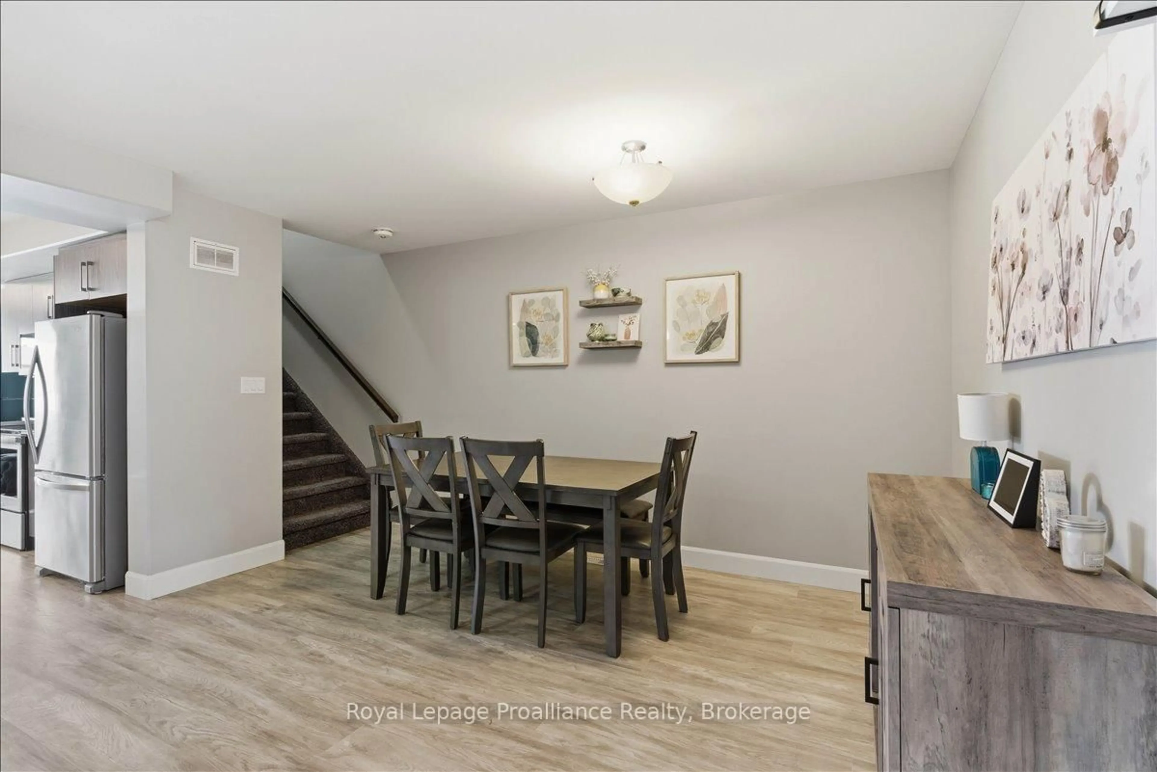 Dining room, wood/laminate floor for 31 Dewal Pl, Belleville Ontario K8P 0H3