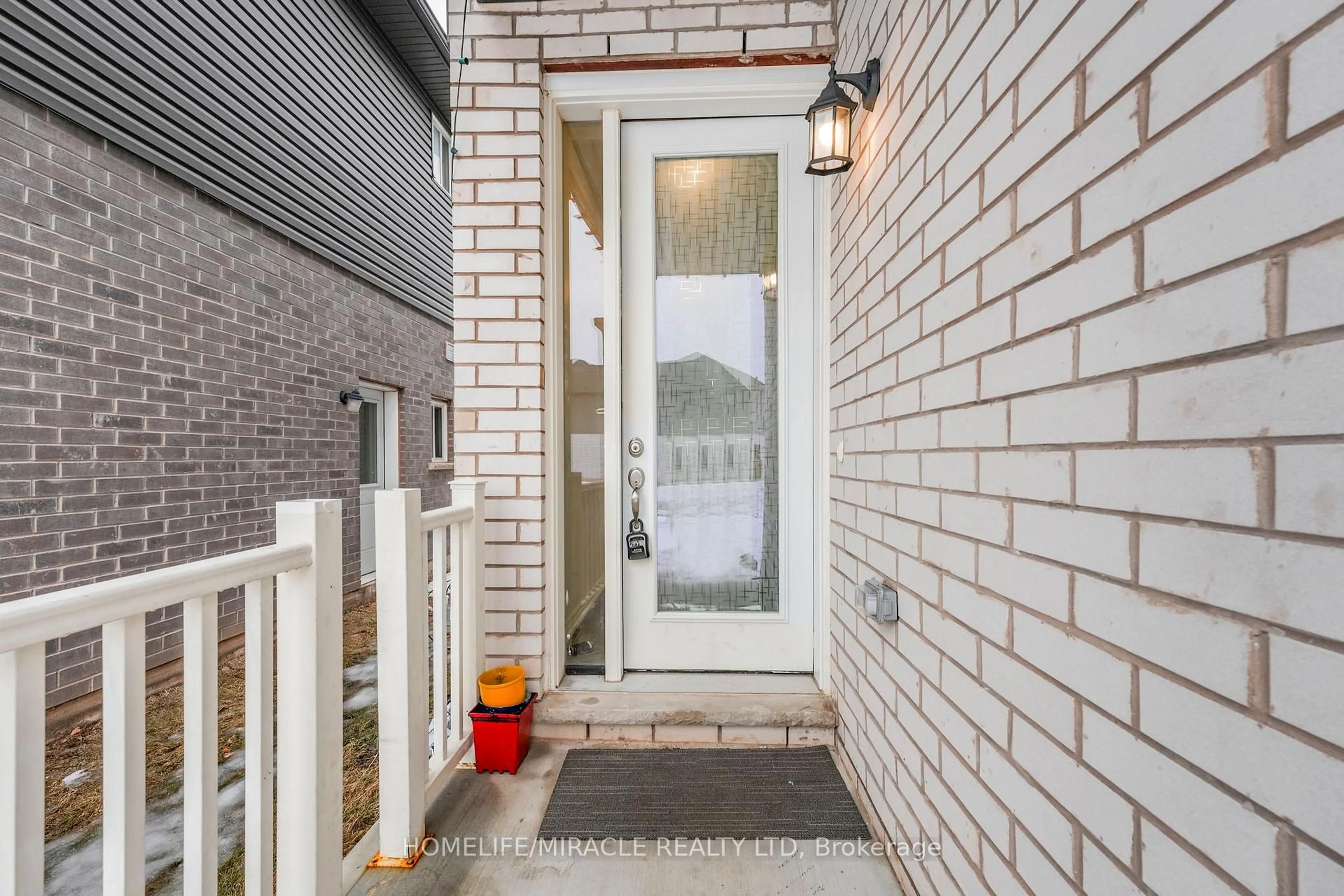 Home with brick exterior material, street for 35 Caroline St, Welland Ontario L3B 0J8