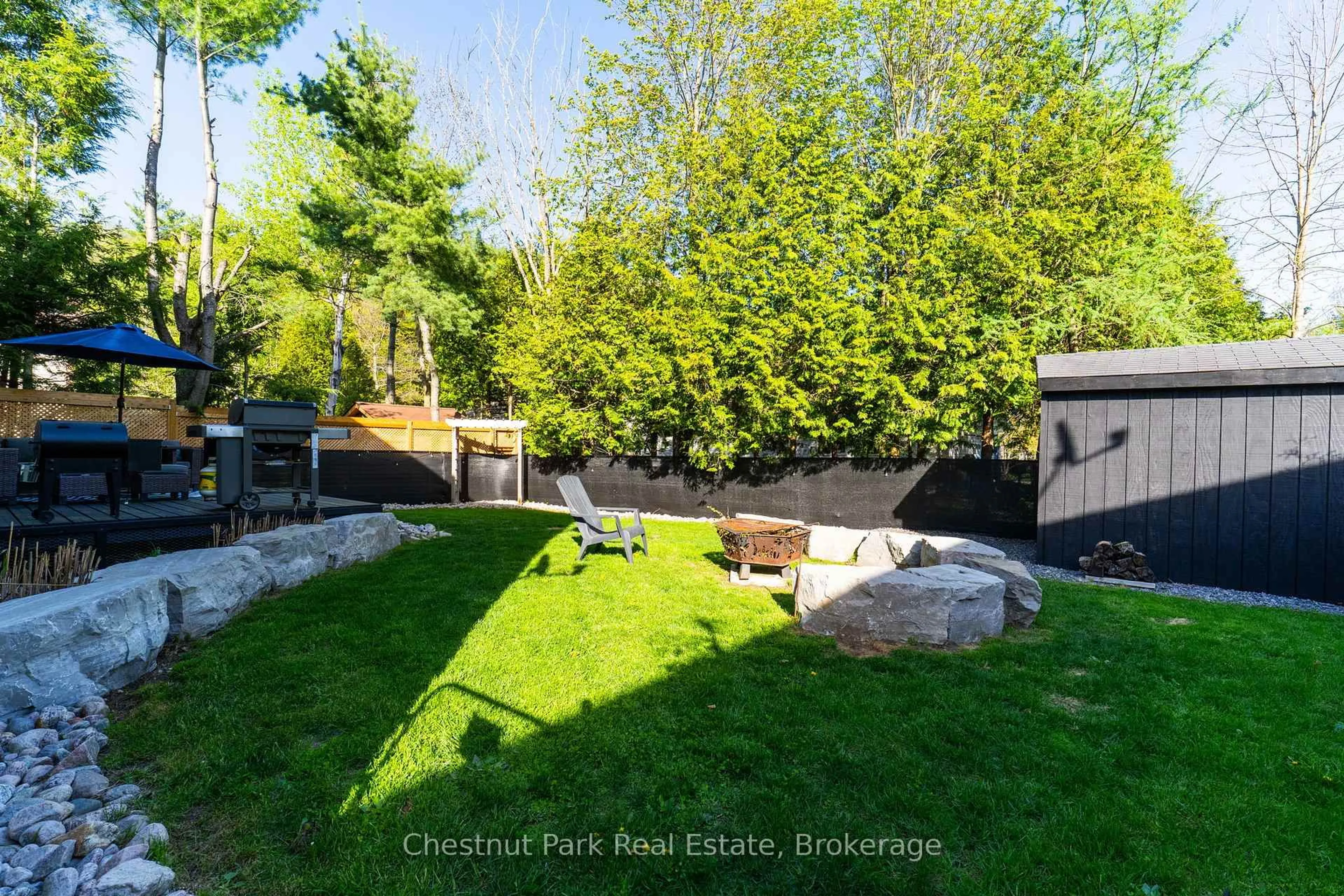 Patio, unknown for 6 Johnston St, Muskoka Lakes Ontario P0B 1J0