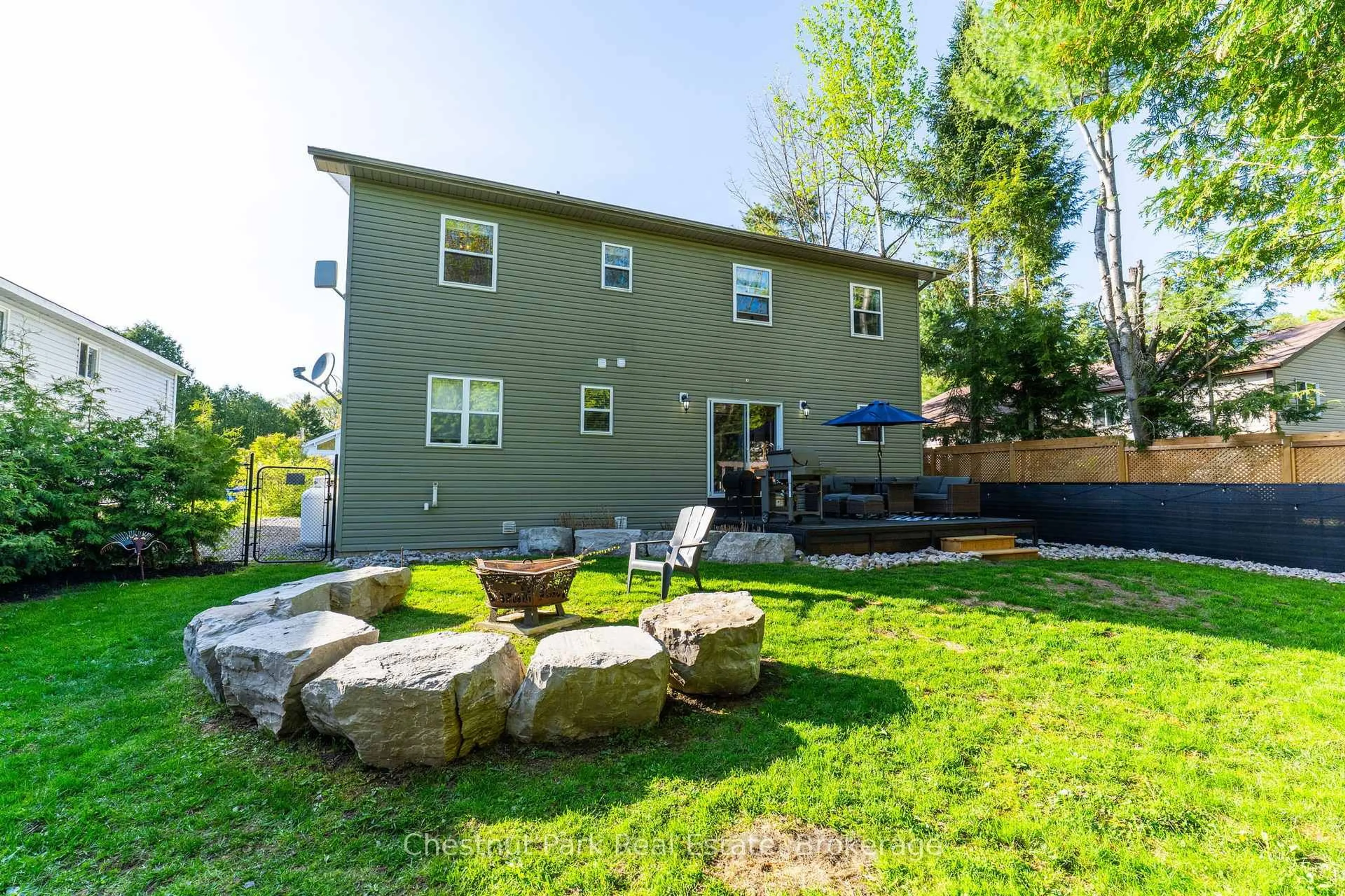 Patio, water/lake/river/ocean view for 6 Johnston St, Muskoka Lakes Ontario P0B 1J0