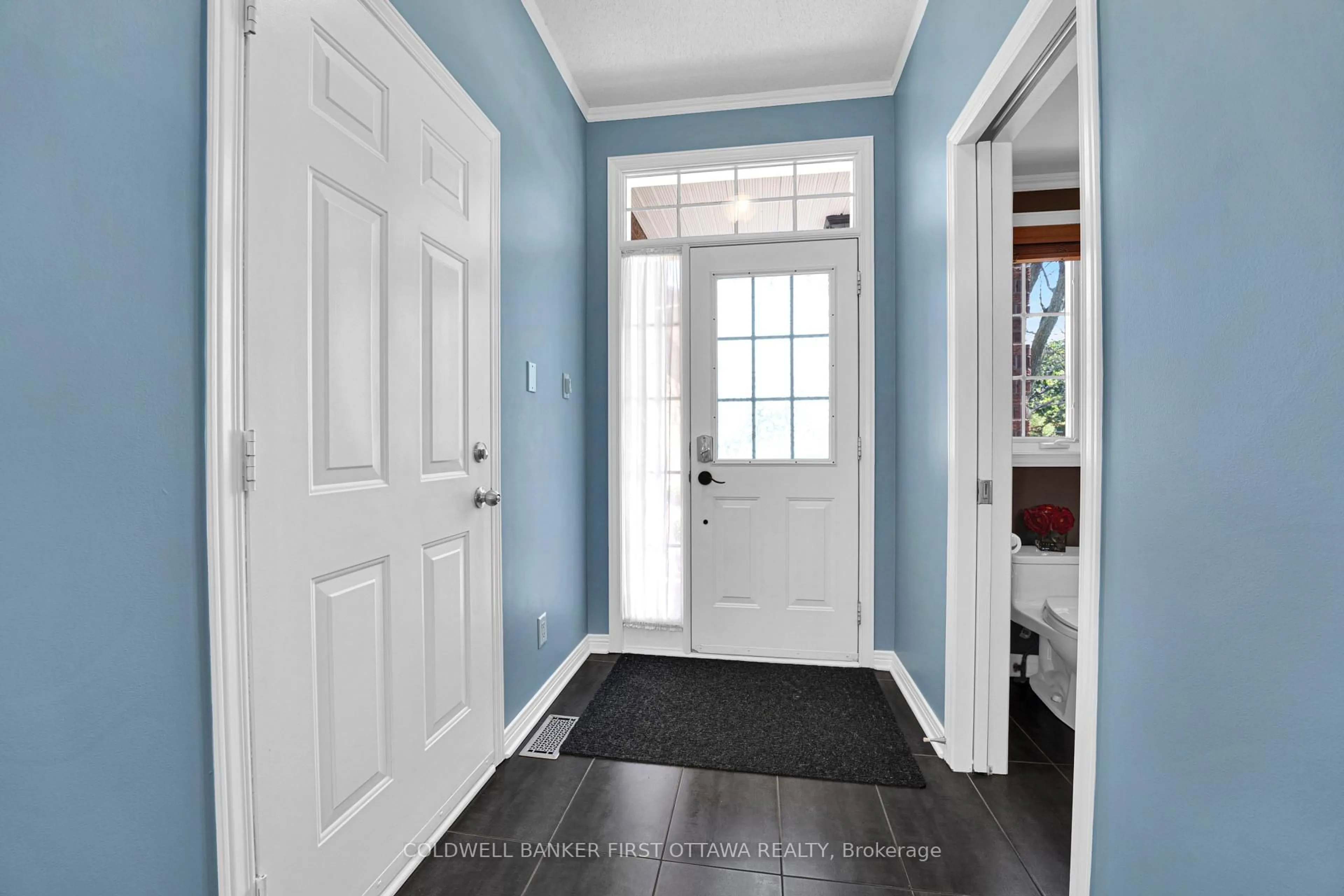 Indoor entryway for 937 Markwick Cres, Ottawa Ontario K4A 4J1