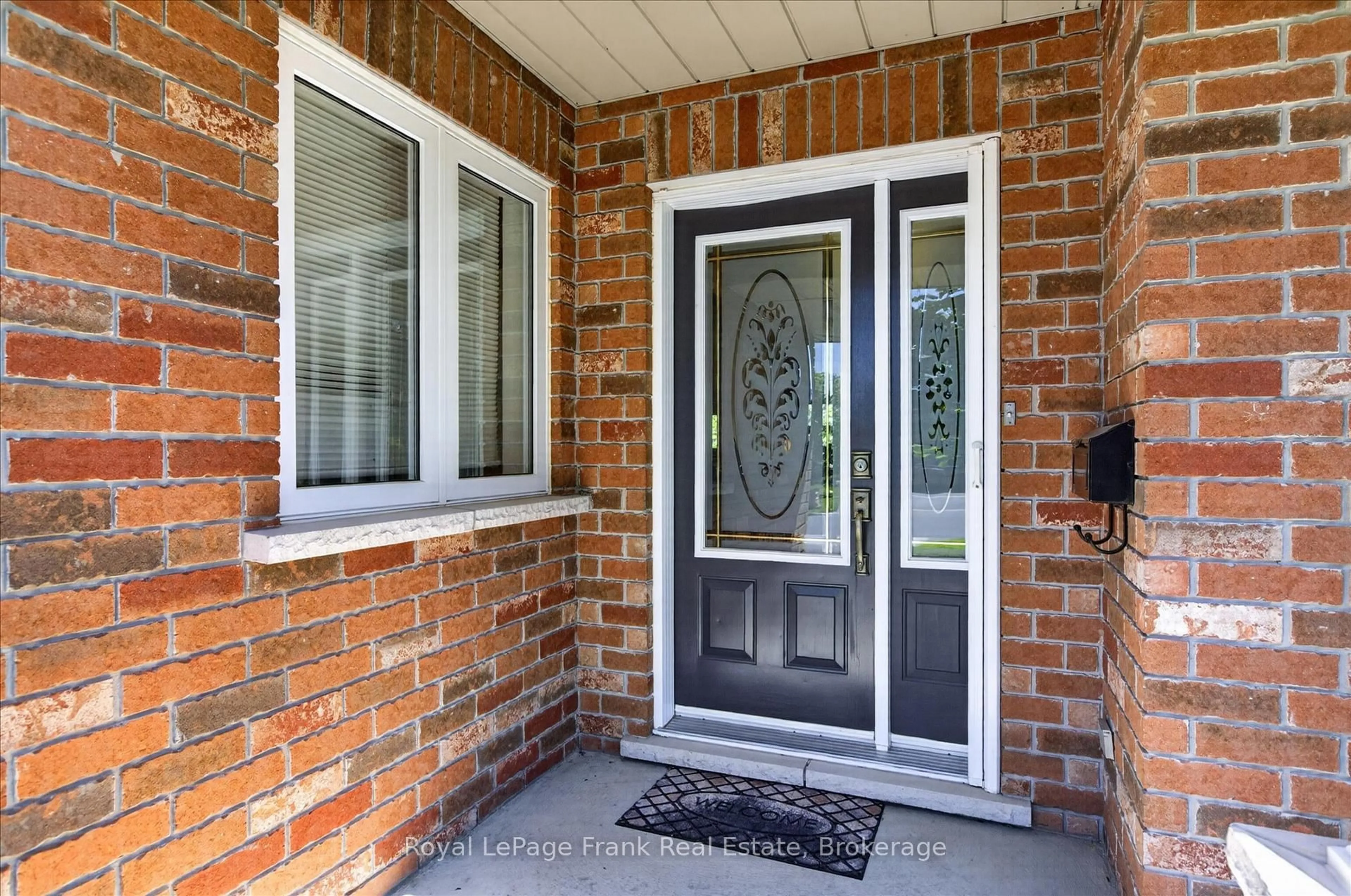 Indoor entryway for 1333 Ireland Dr, Peterborough Ontario K9K 2R1