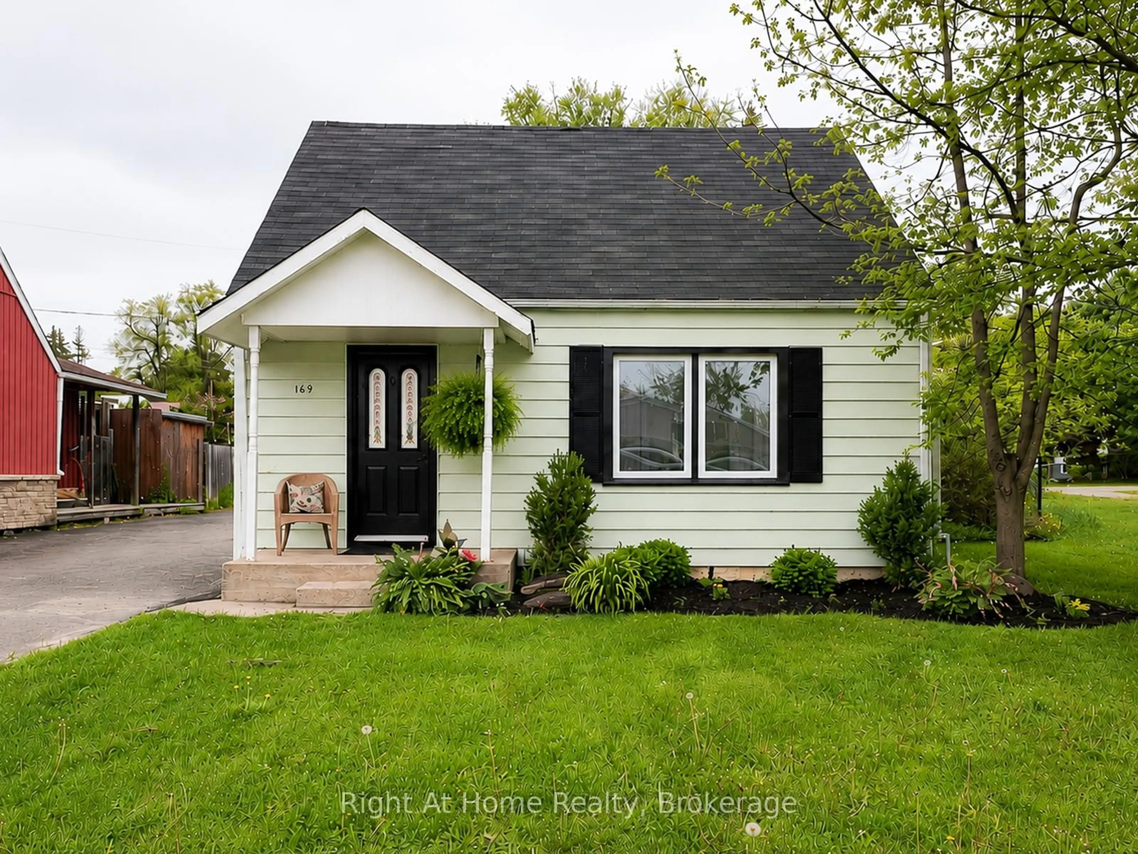 Home with vinyl exterior material, street for 169 North St, Stirling Ontario K0K 3E0