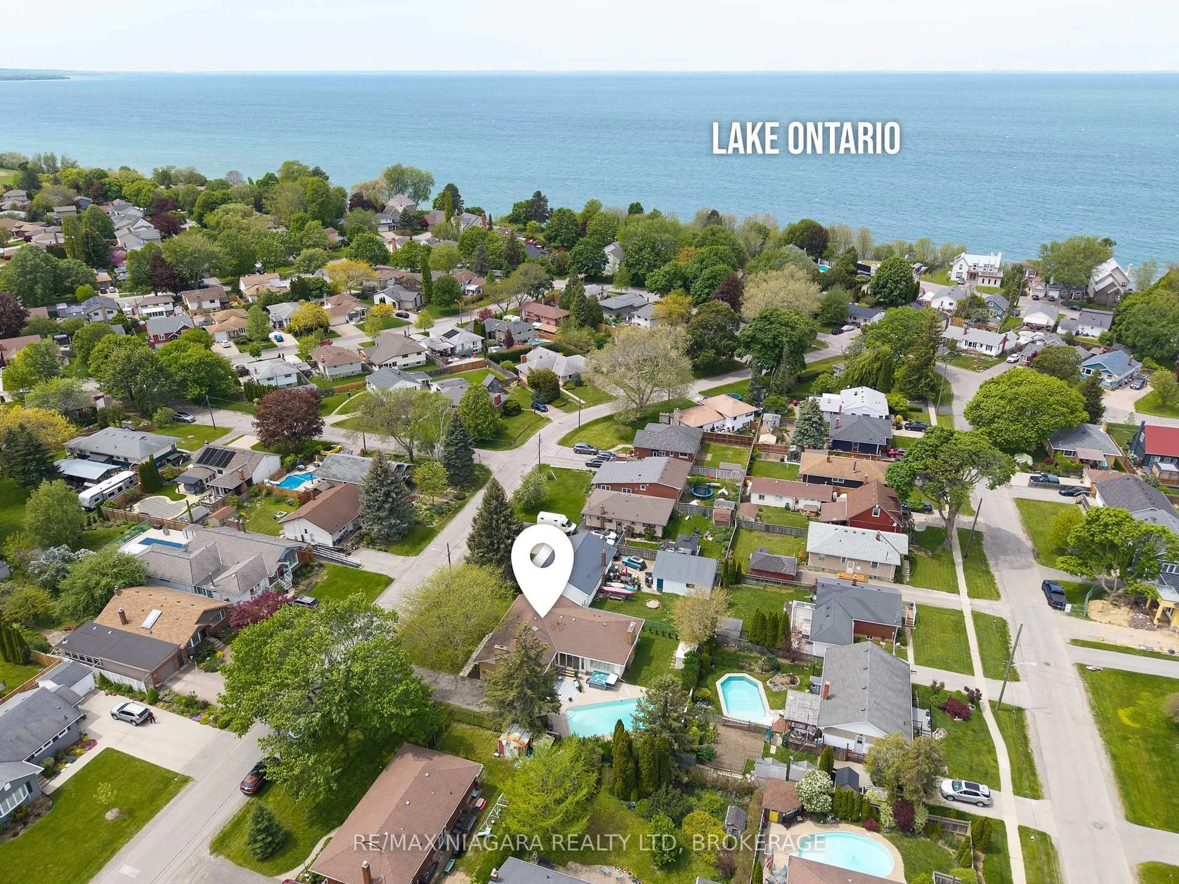 A pic from outside/outdoor area/front of a property/back of a property/a pic from drone, water/lake/river/ocean view for 4 Mackie St, St. Catharines Ontario L2N 5N5