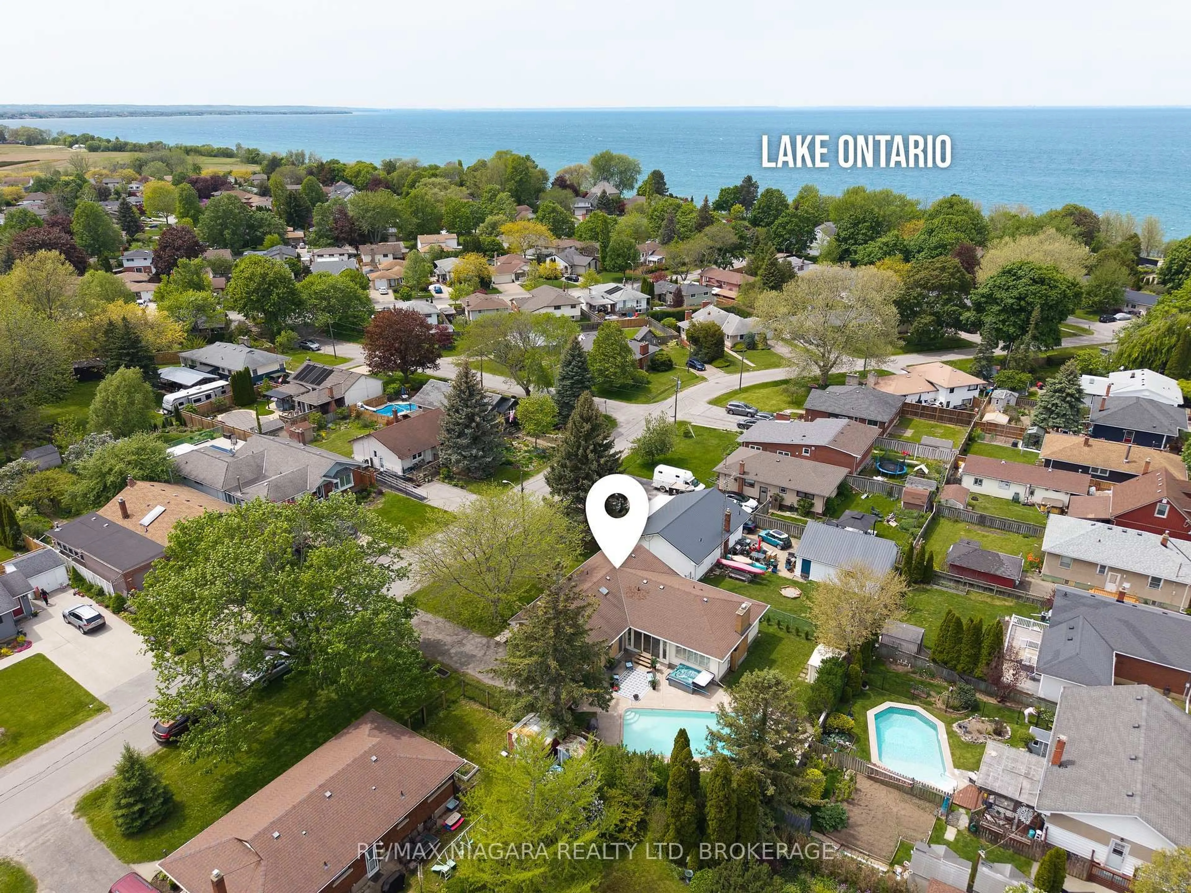 A pic from outside/outdoor area/front of a property/back of a property/a pic from drone, water/lake/river/ocean view for 4 Mackie St, St. Catharines Ontario L2N 5N5