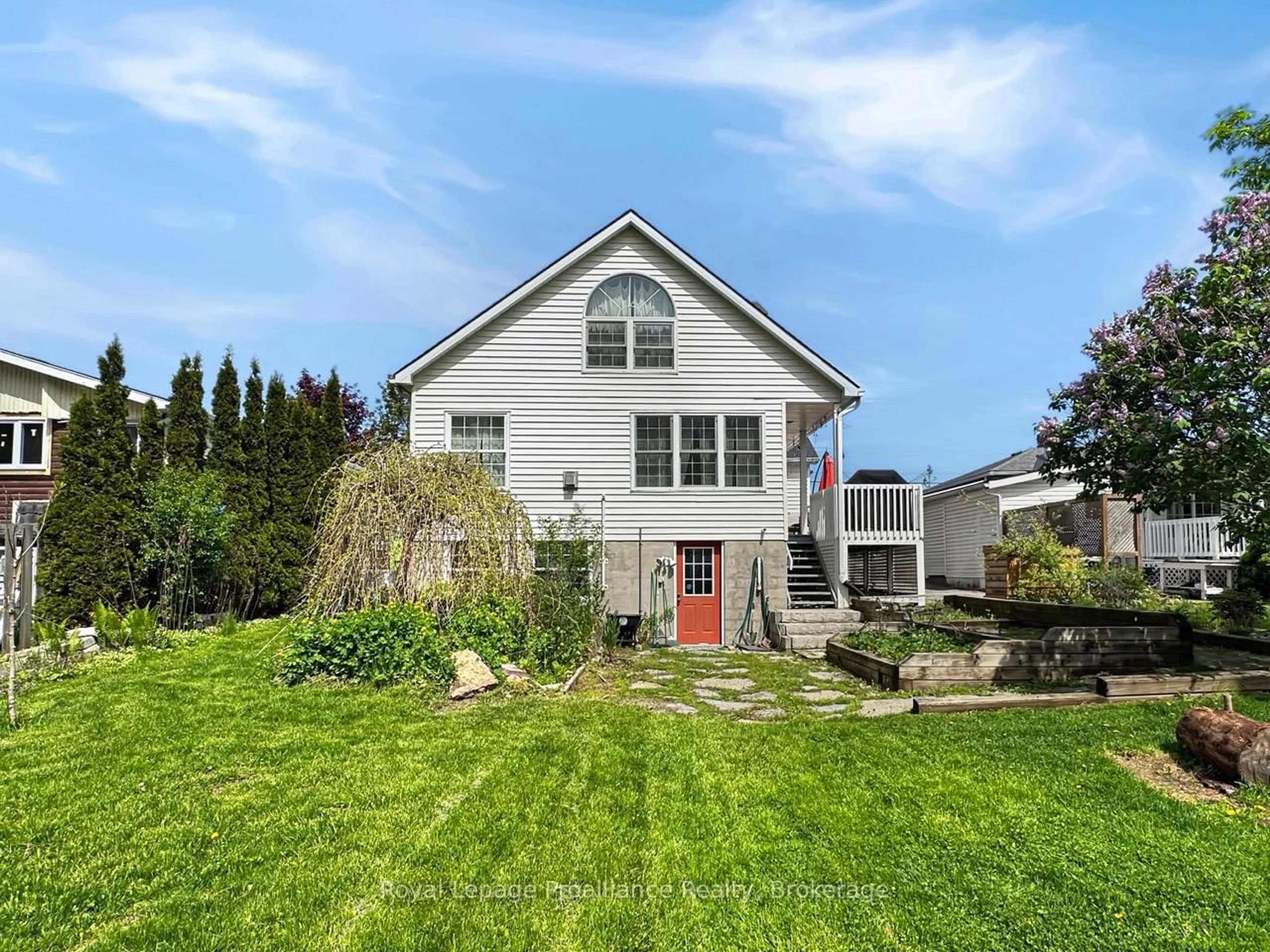 Home with vinyl exterior material, unknown for 138 MacDonald Ave, Belleville Ontario K8N 3Y3