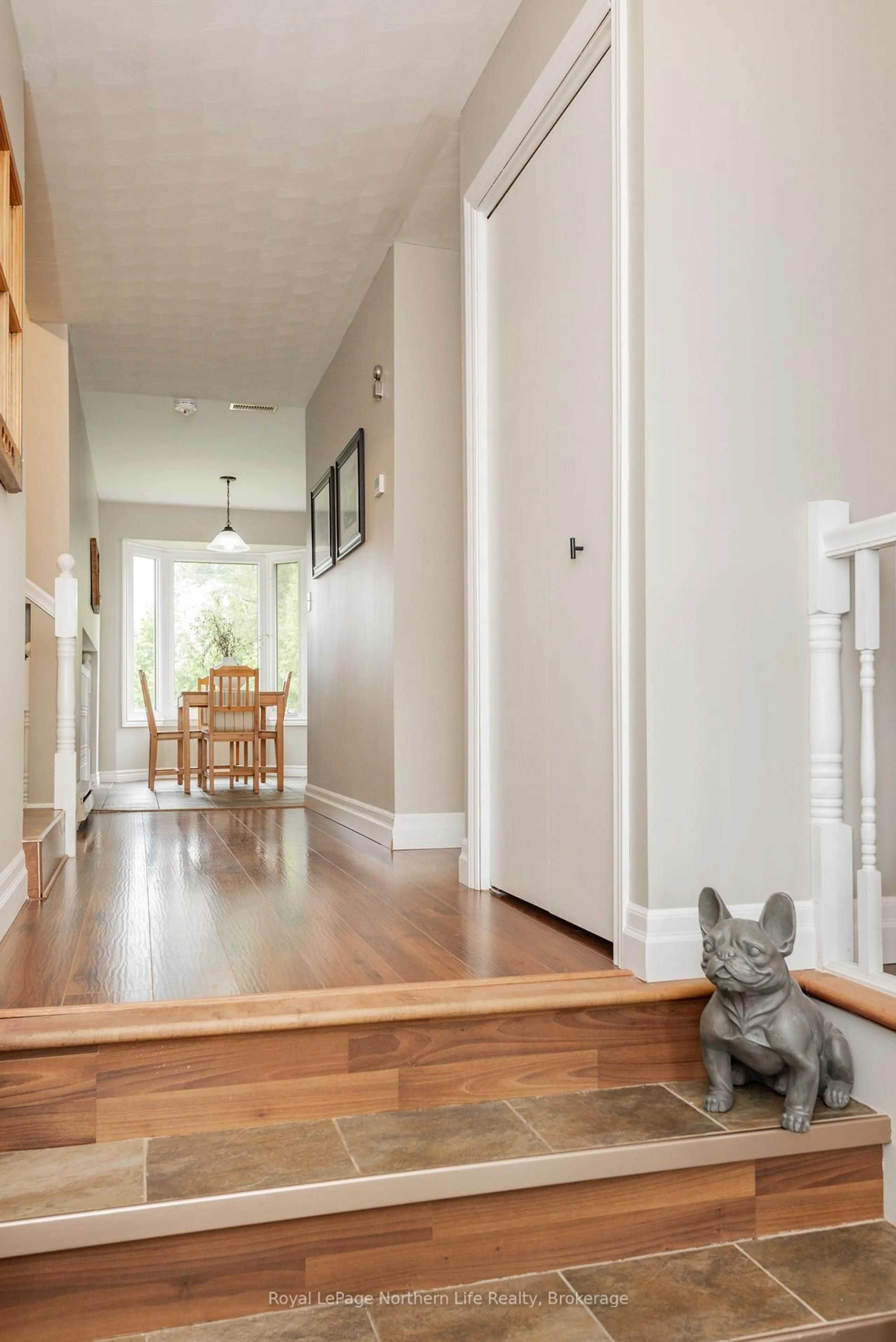 Indoor entryway for 989 Annette St, Greater Sudbury Ontario P3P 1R9