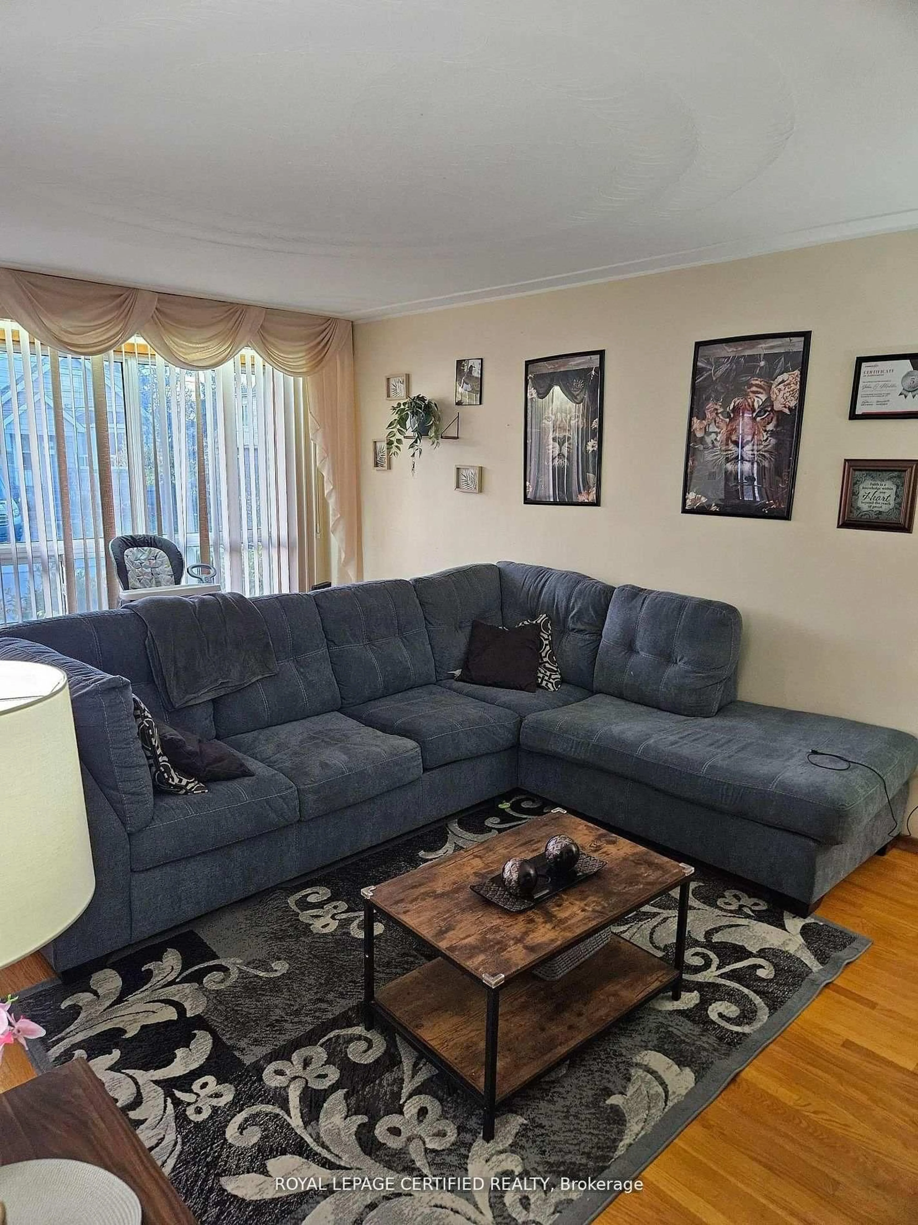 Living room with furniture, unknown for 197 Craigroyston Rd #Main, Hamilton Ontario L8K 3K2