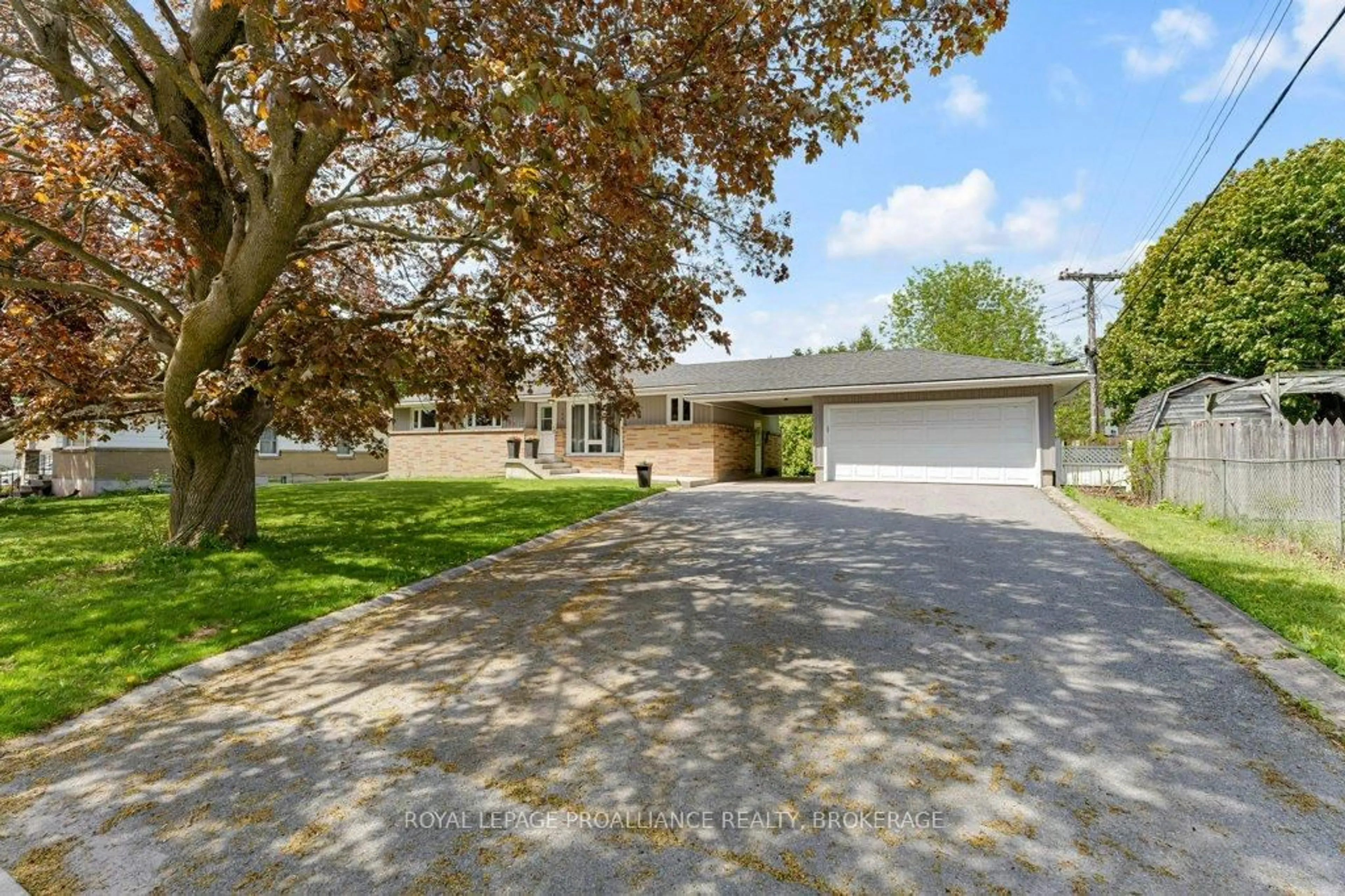 A pic from outside/outdoor area/front of a property/back of a property/a pic from drone, street for 168 Avenue Rd, Kingston Ontario K7M 1C5
