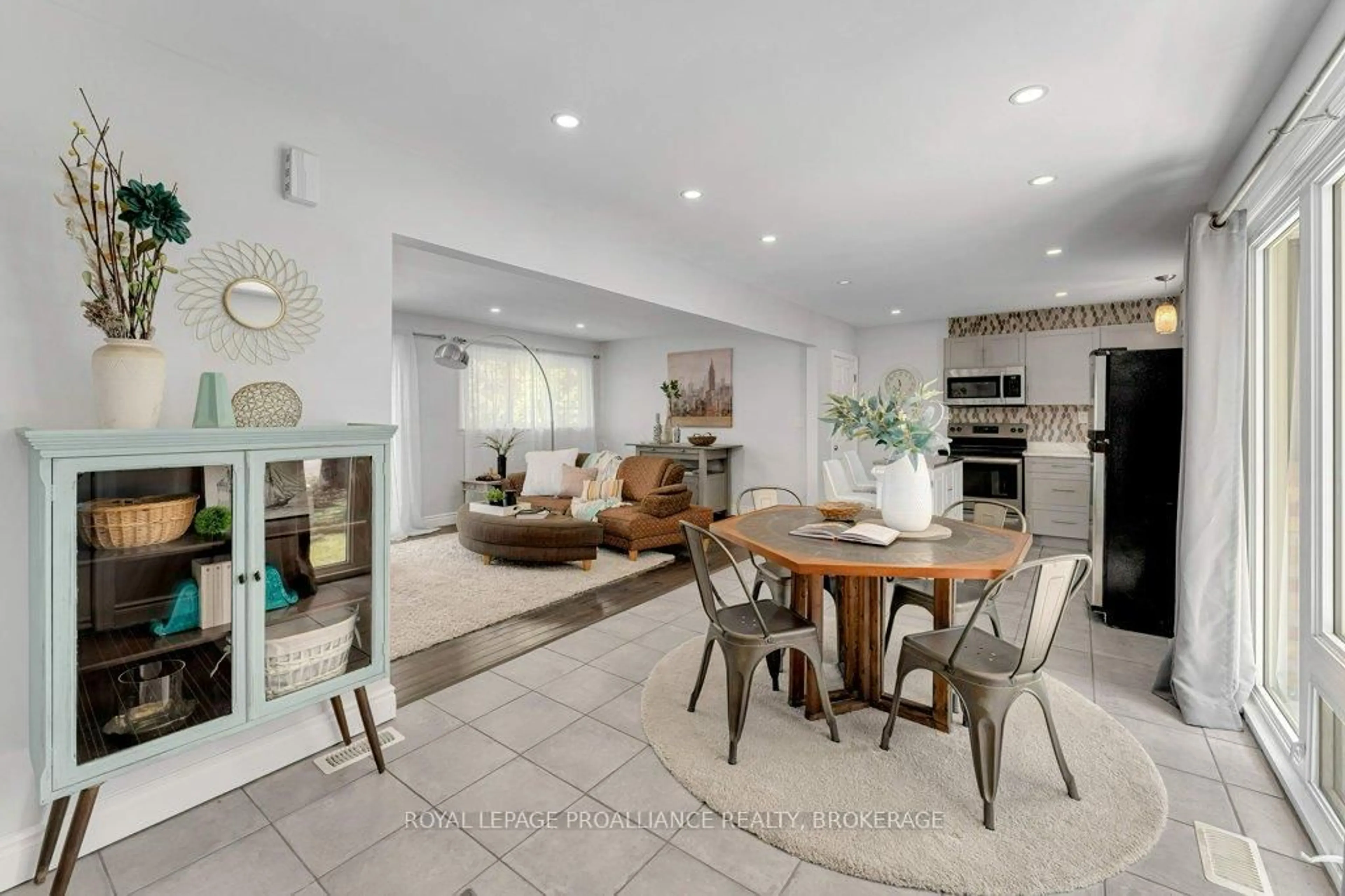 Open concept kitchen, ceramic/tile floor for 168 Avenue Rd, Kingston Ontario K7M 1C5