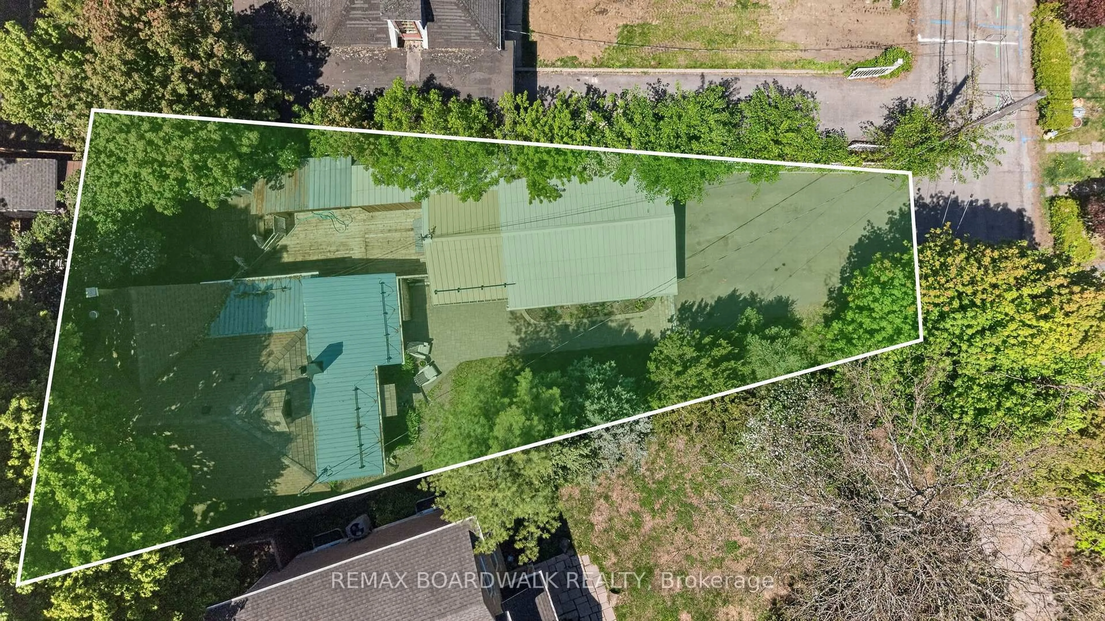 A pic from outside/outdoor area/front of a property/back of a property/a pic from drone, water/lake/river/ocean view for 92 Orvigale Rd, Ottawa Ontario K2B 5A2