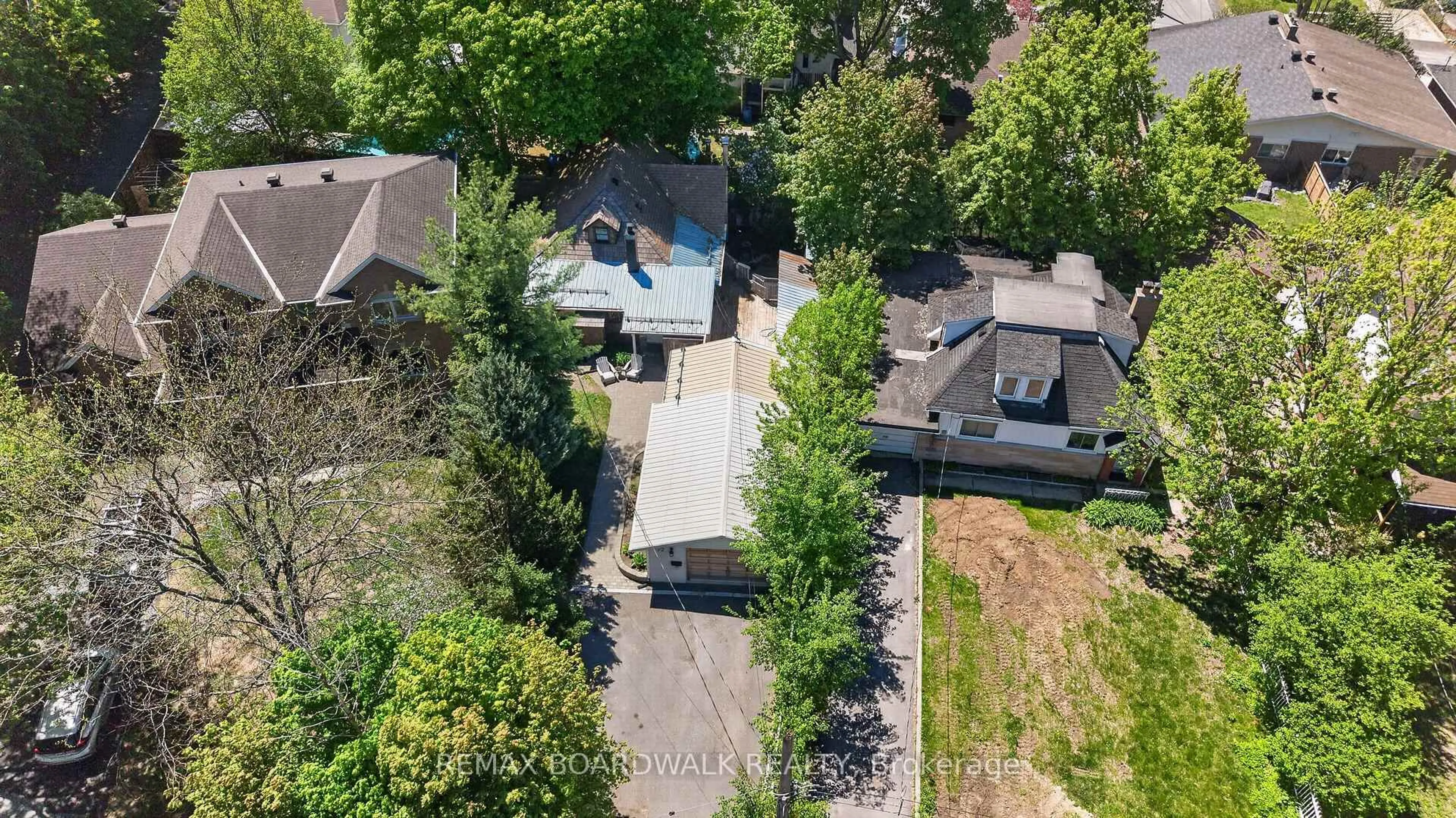 A pic from outside/outdoor area/front of a property/back of a property/a pic from drone, street for 92 Orvigale Rd, Ottawa Ontario K2B 5A2