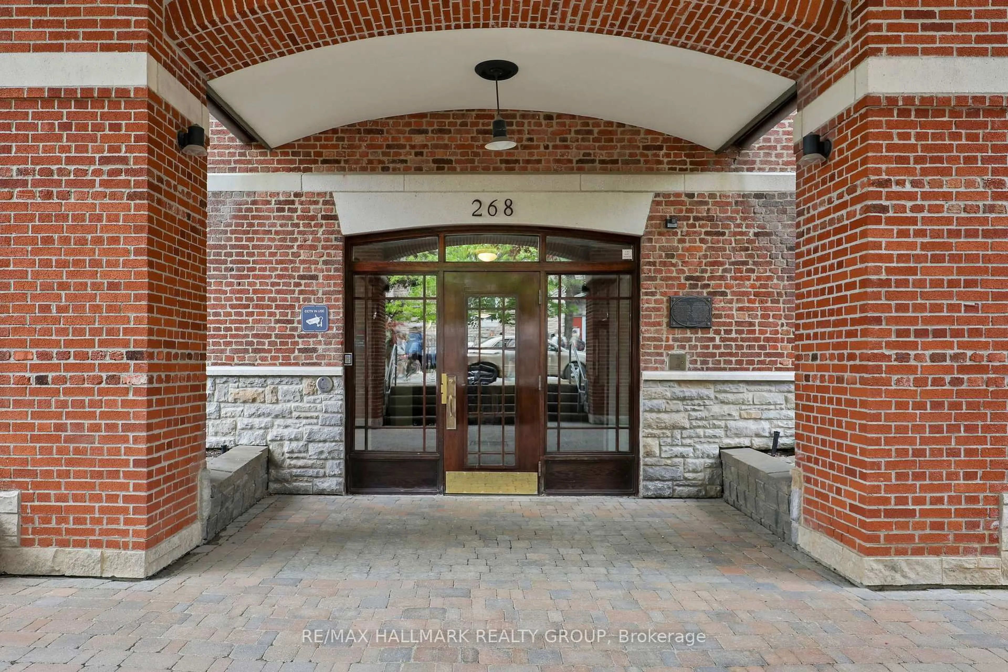 Indoor foyer for 268 First Ave #1C, Ottawa Ontario K1S 2G8
