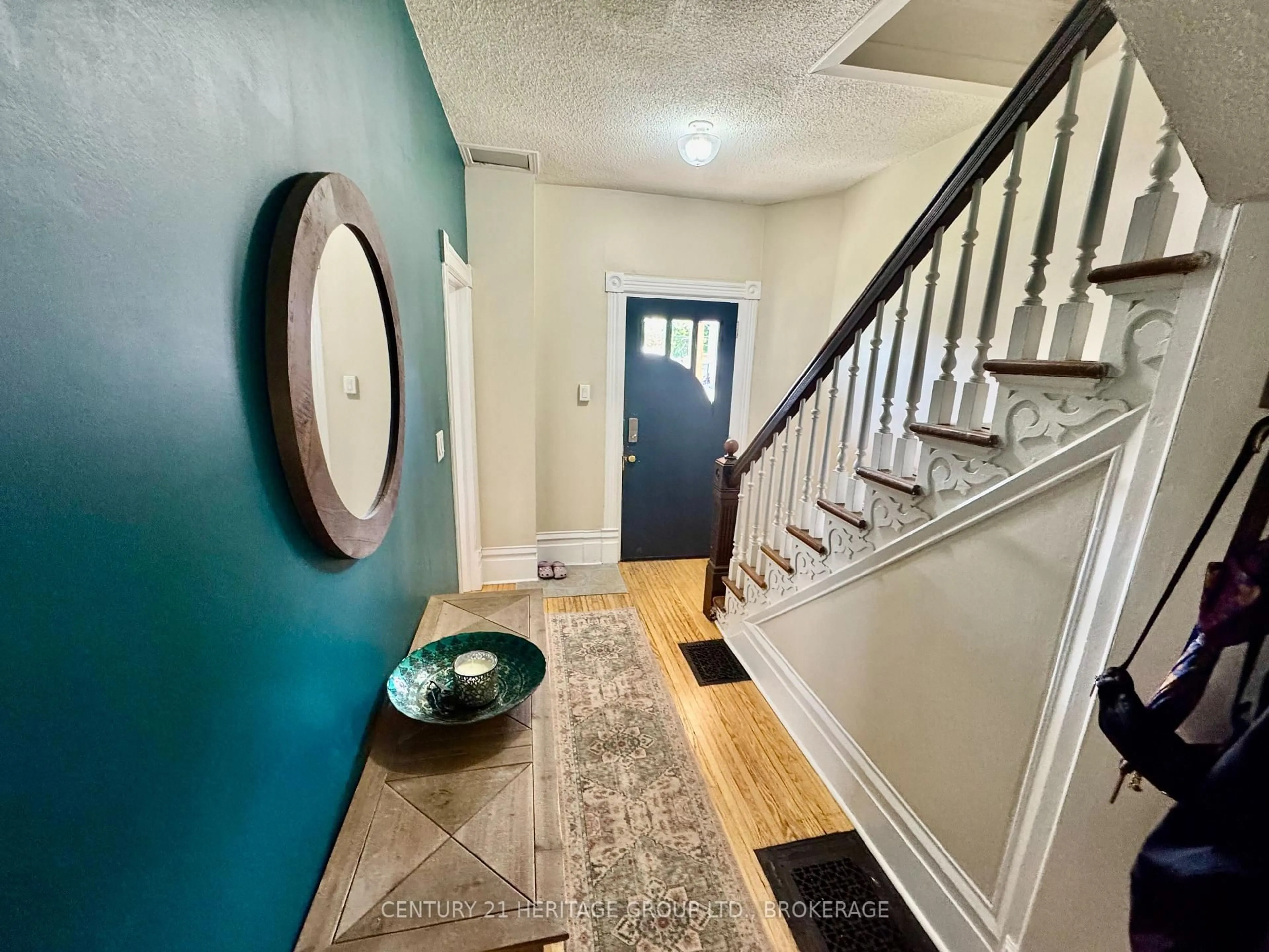 Indoor entryway for 122 Green St, Deseronto Ontario K0K 1X0