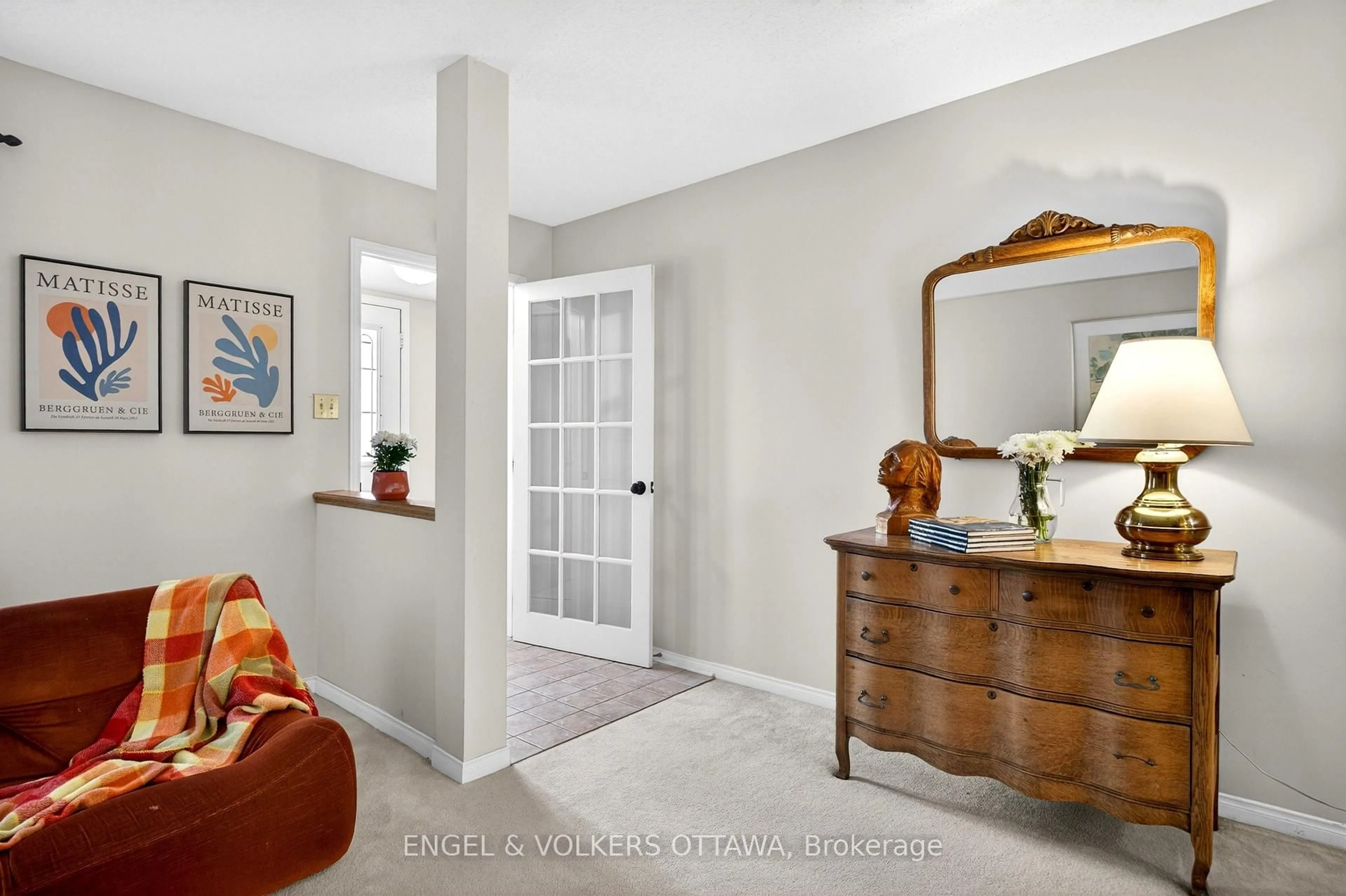 Indoor entryway for 36 Brigadier Private, Ottawa Ontario K1N 1E6