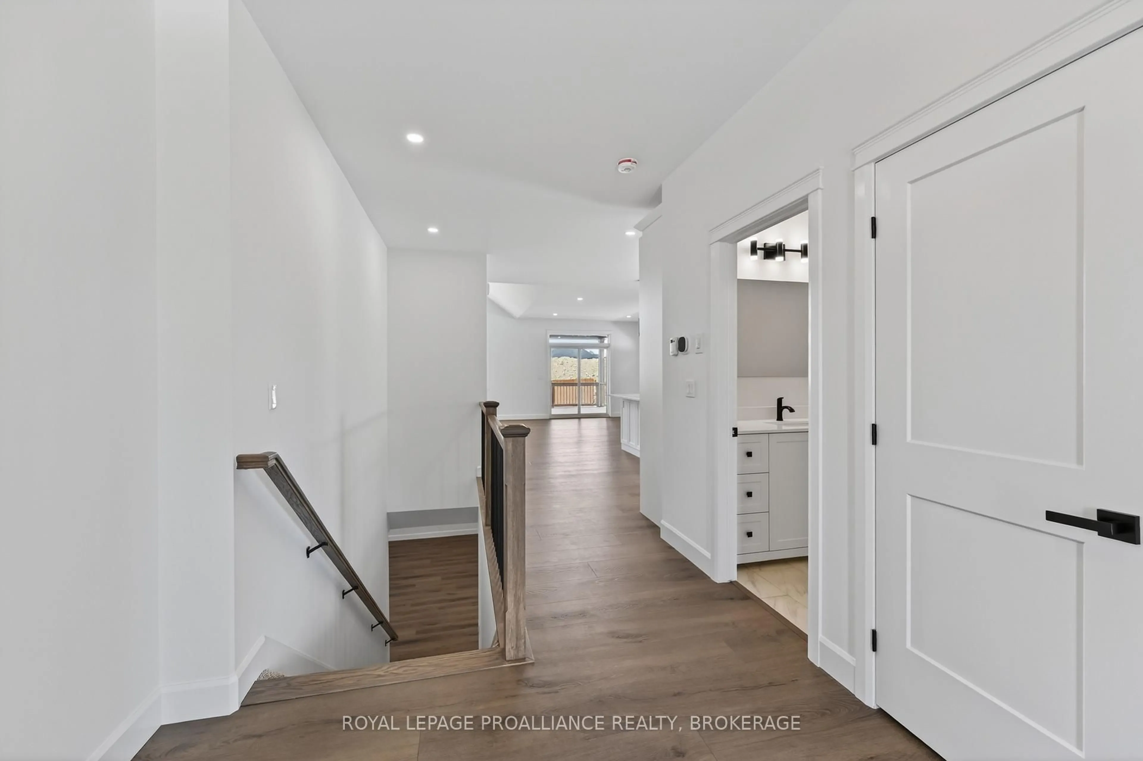 Indoor entryway for 190 Jean Dr, Gananoque Ontario K7G 3C4