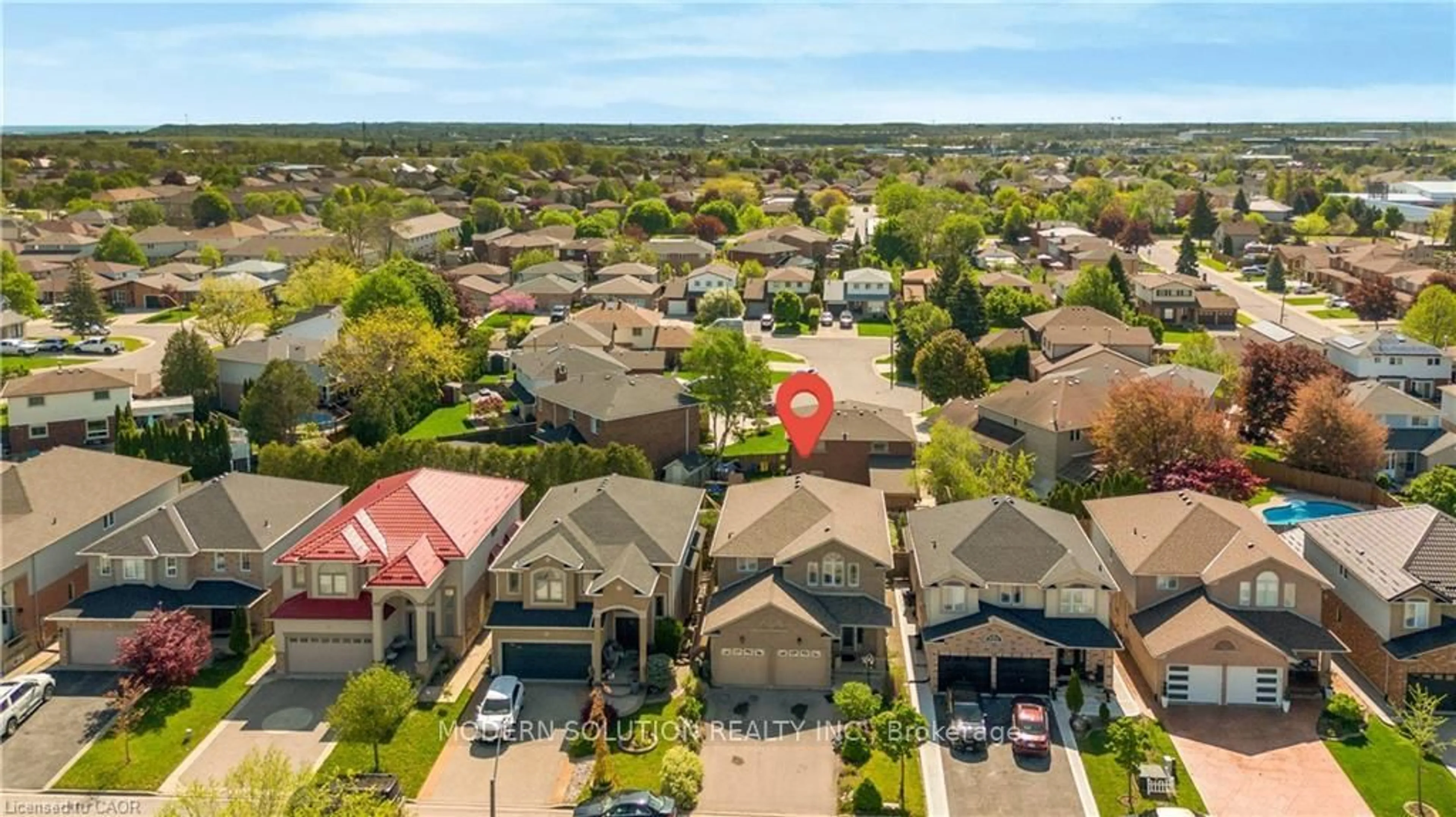 A pic from outside/outdoor area/front of a property/back of a property/a pic from drone, street for 115 Erika Cres, Hamilton Ontario L8W 3W2