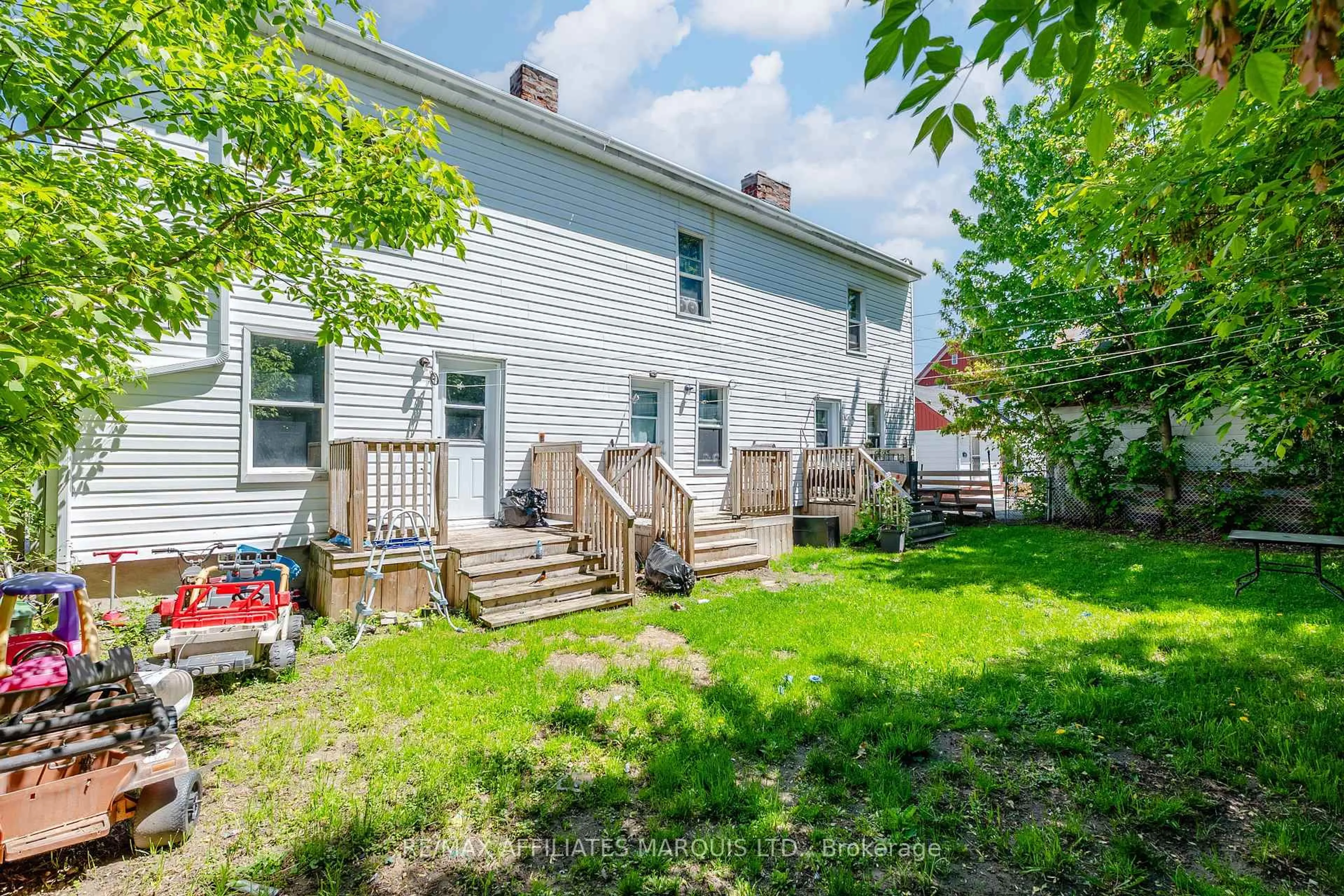 Patio, street for 306 Marlborough St, Cornwall Ontario K6H 4A3