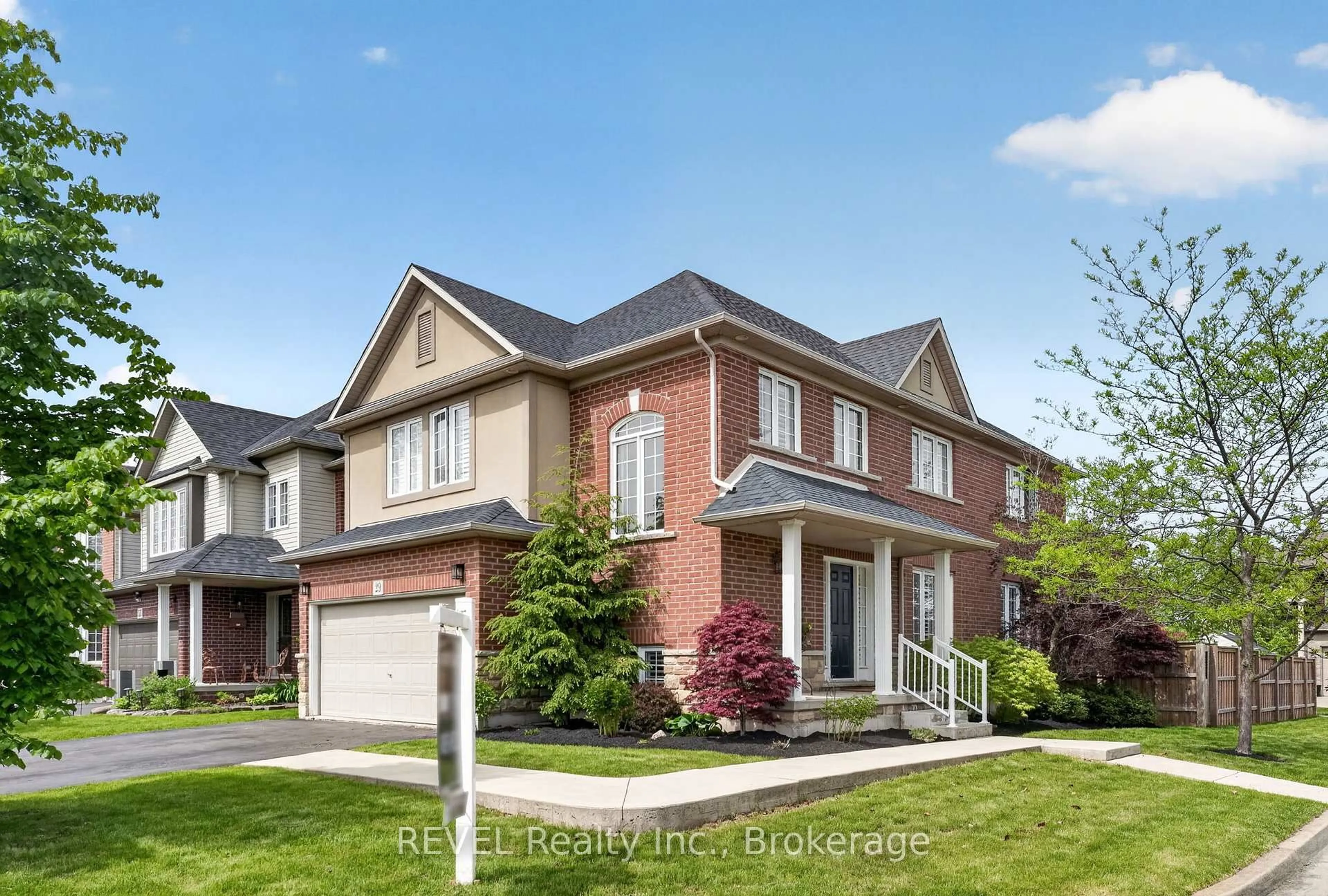Home with brick exterior material, street for 29 Springbreeze Hts, Hamilton Ontario L8E 0A4