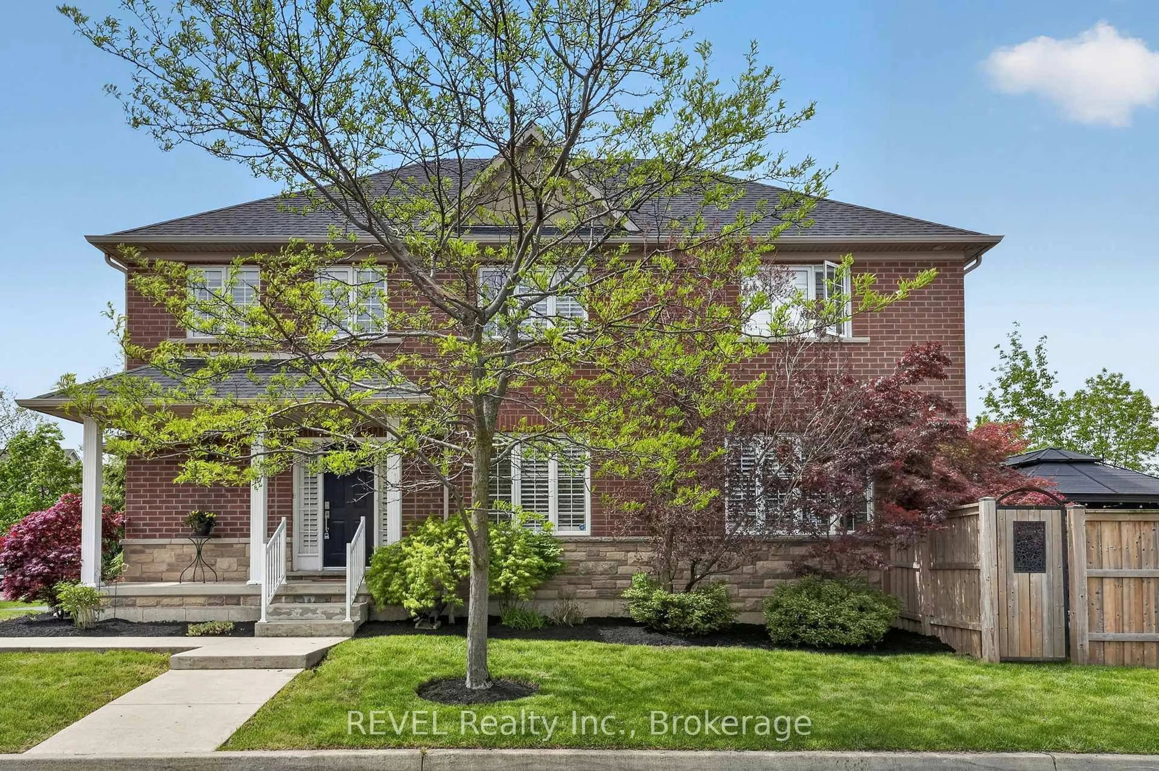 Home with brick exterior material, street for 29 Springbreeze Hts, Hamilton Ontario L8E 0A4