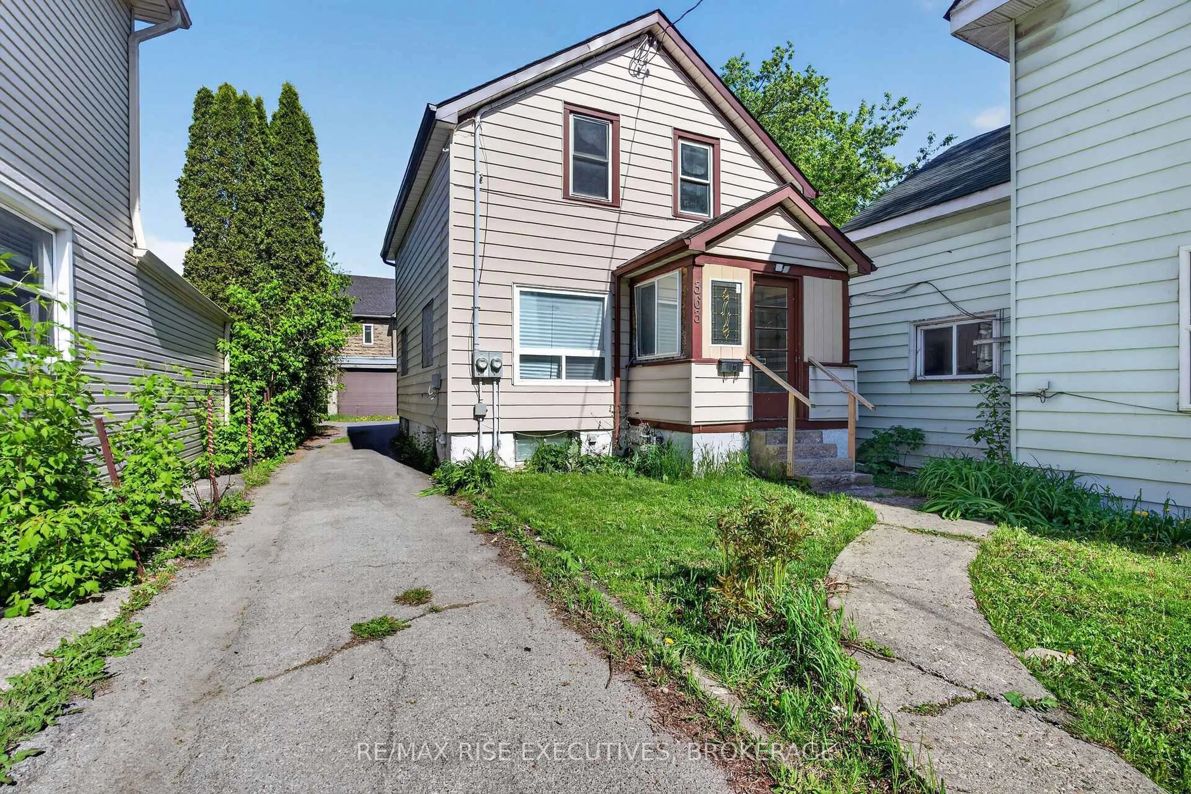 A pic from outside/outdoor area/front of a property/back of a property/a pic from drone, street for 363 Alfred St, Kingston Ontario K7K 4H6
