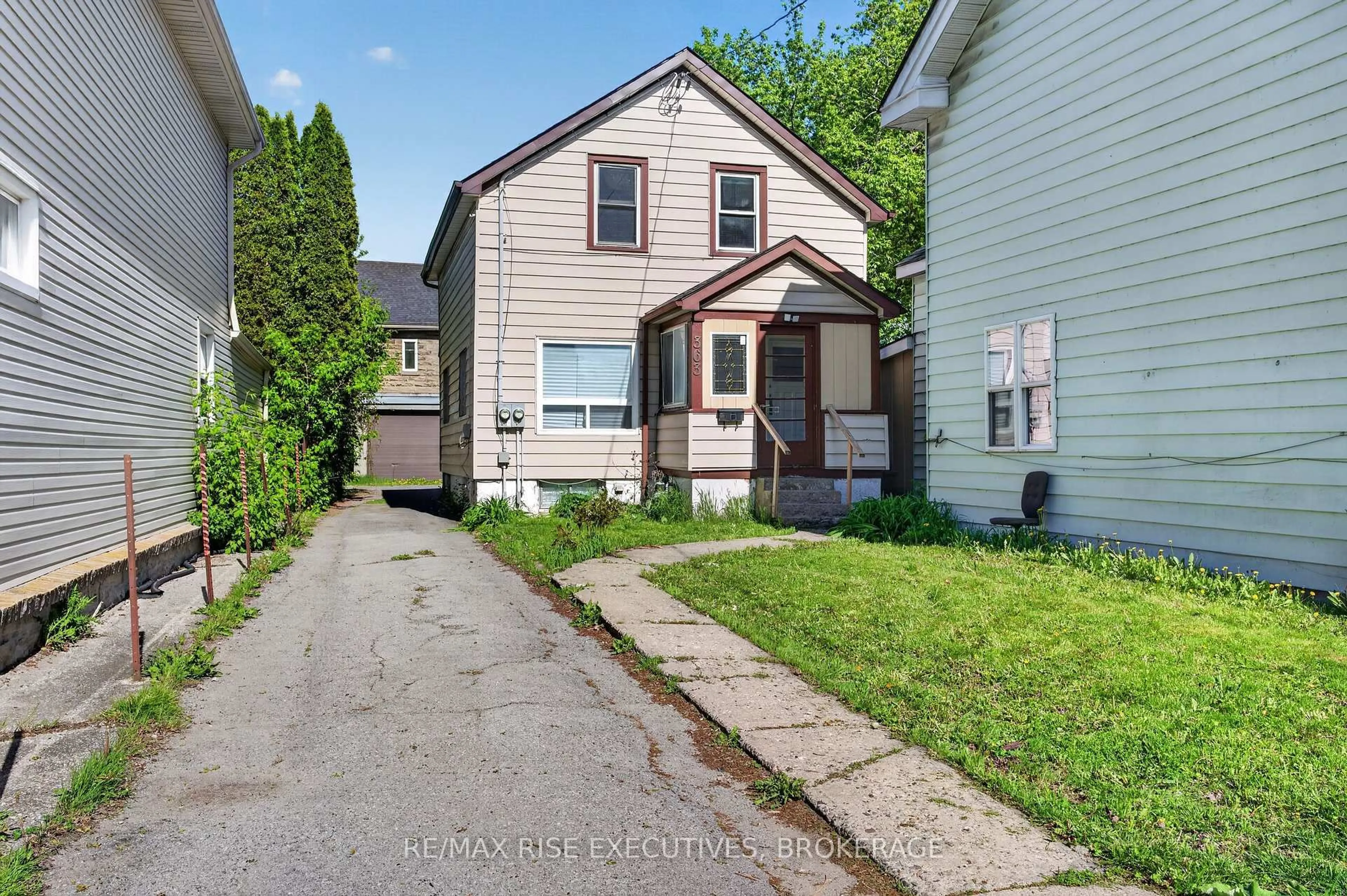 A pic from outside/outdoor area/front of a property/back of a property/a pic from drone, street for 363 Alfred St, Kingston Ontario K7K 4H6
