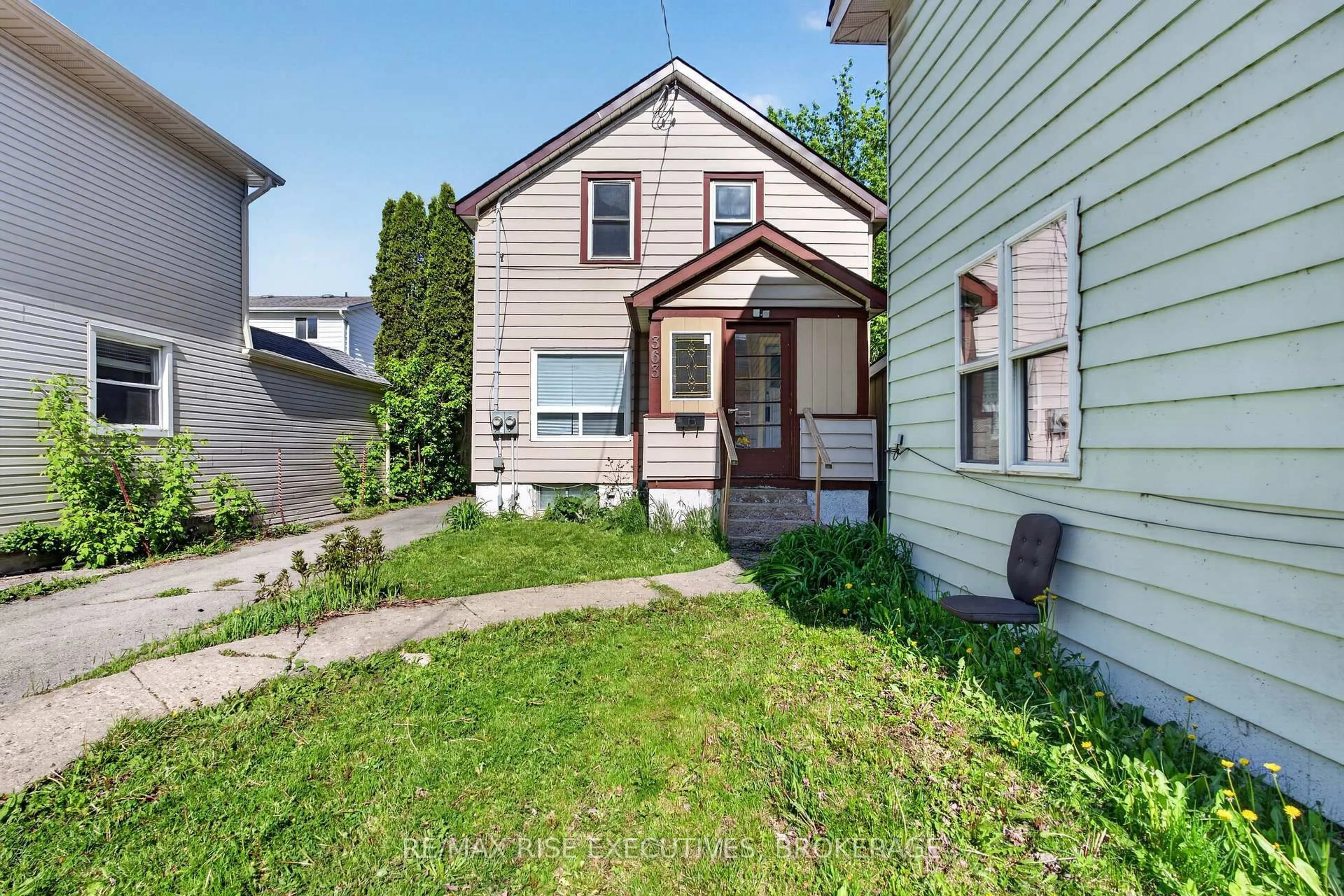 Home with vinyl exterior material, street for 363 Alfred St, Kingston Ontario K7K 4H6