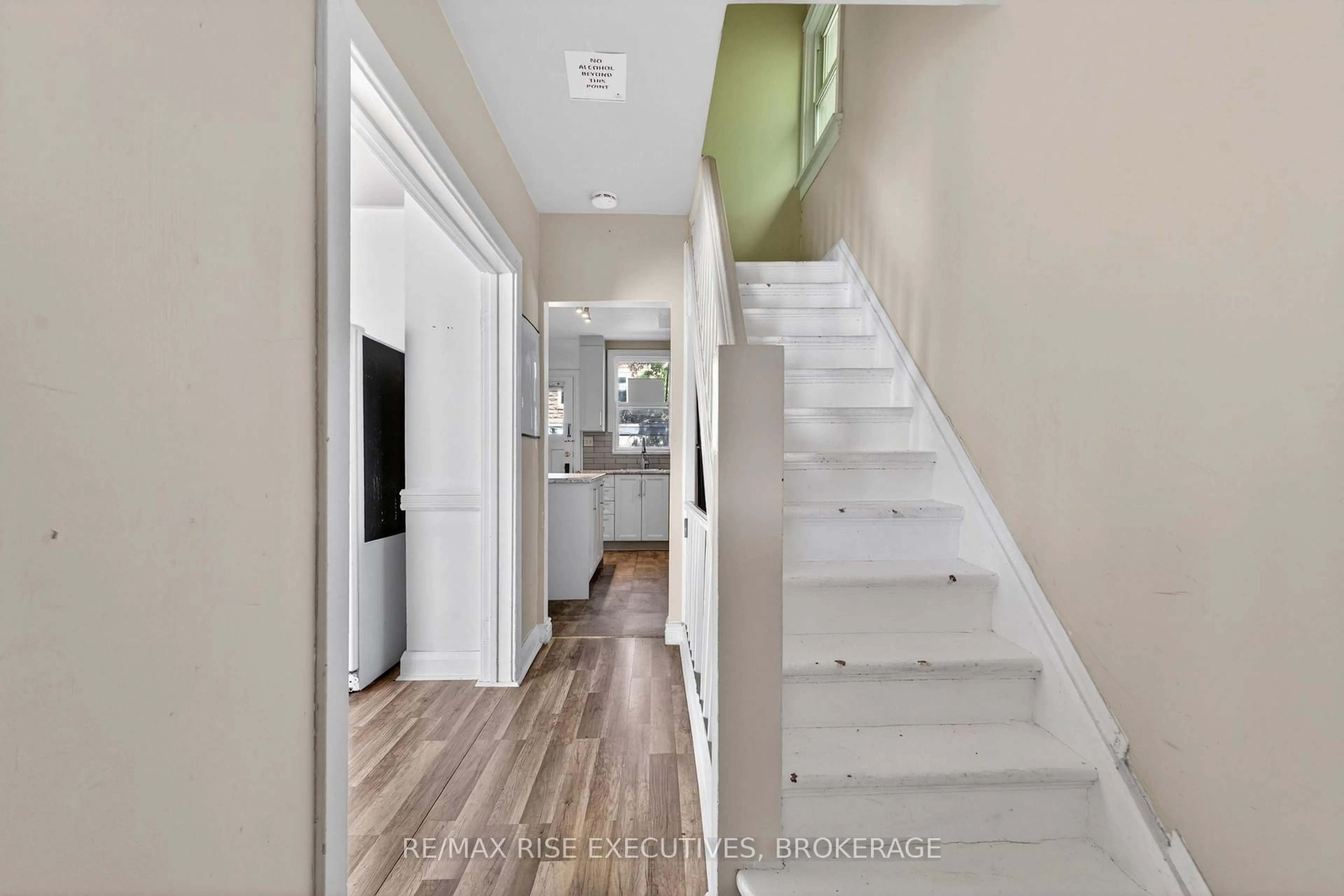 Indoor entryway for 363 Alfred St, Kingston Ontario K7K 4H6