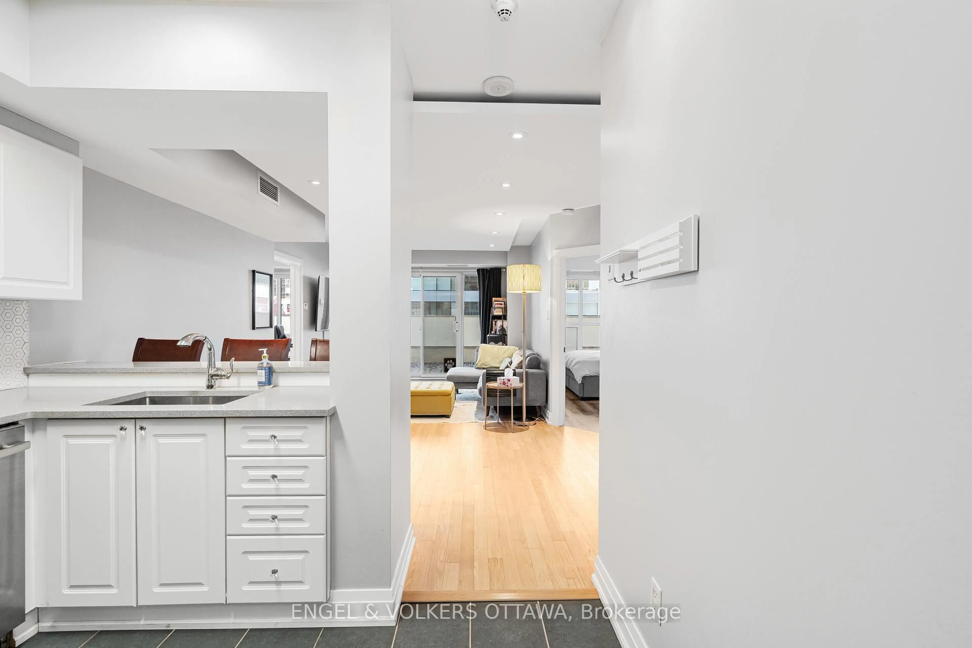 Unknown for 200 RIDEAU St #202, Ottawa Ontario K1N 5Y1
