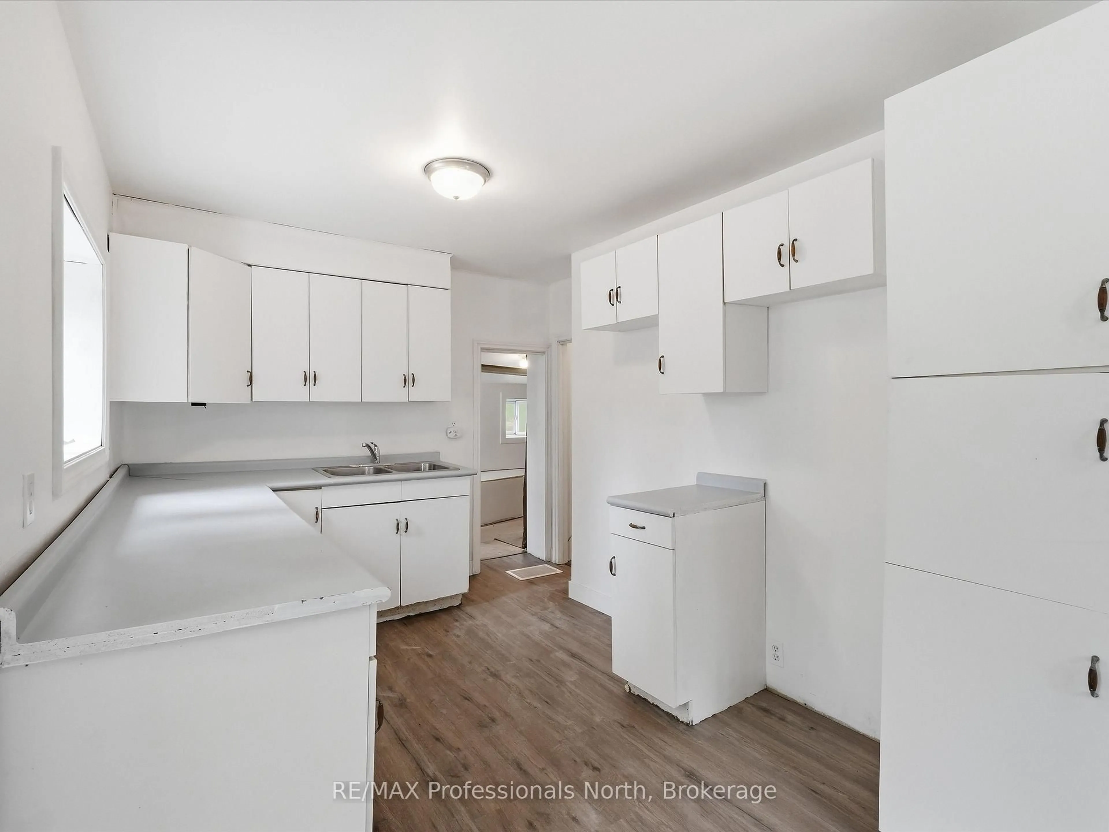 Unknown for 6 Kitchen Rd, Huntsville Ontario P1H 1X9