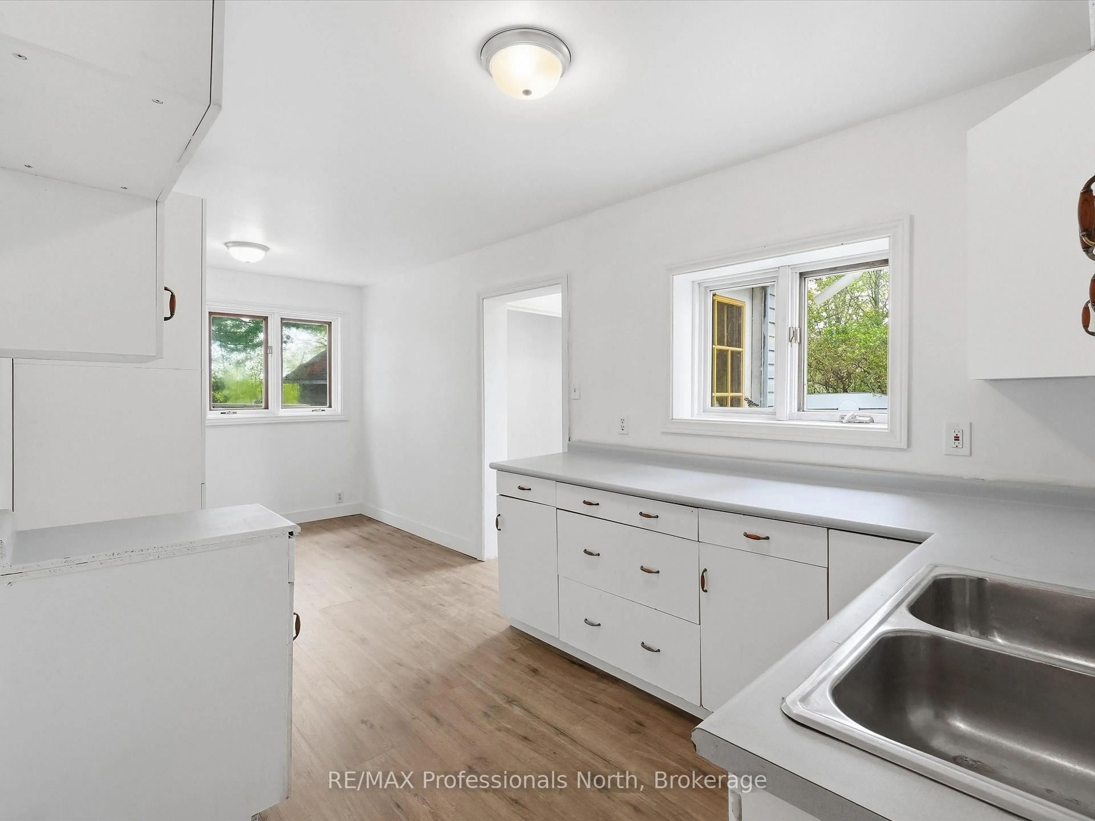 Unknown for 6 Kitchen Rd, Huntsville Ontario P1H 1X9