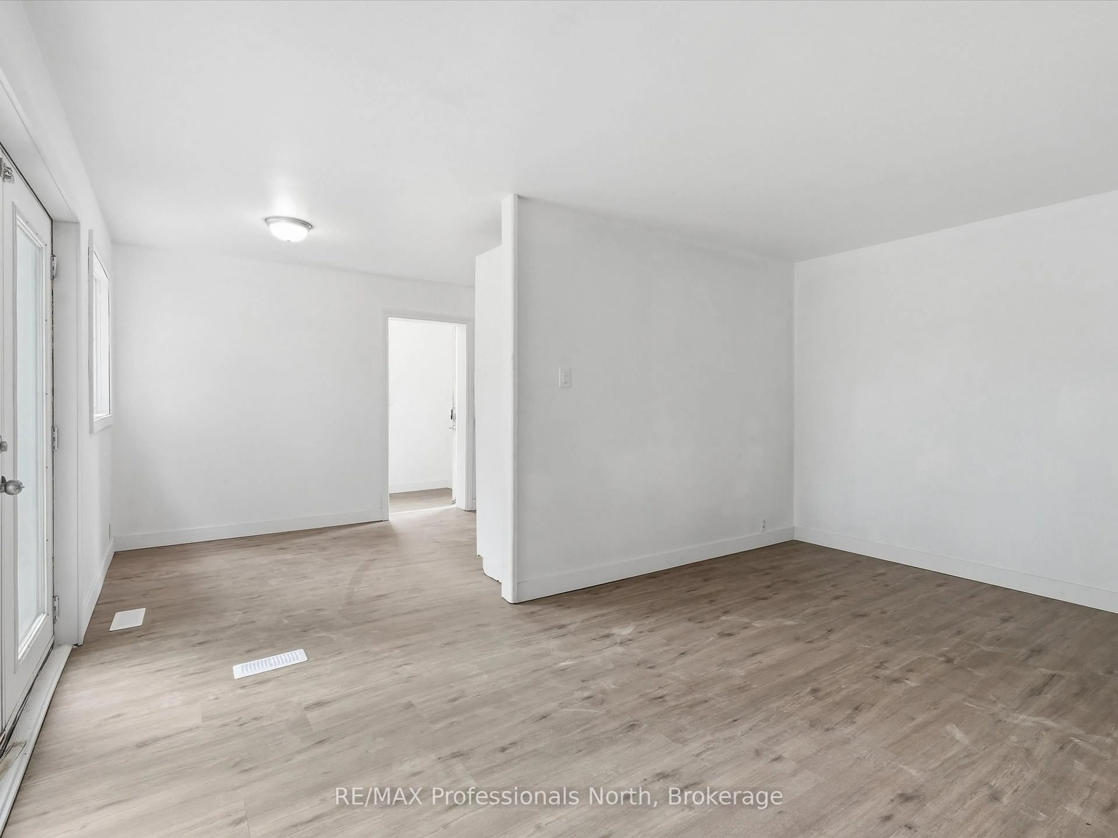 A pic of a room for 6 Kitchen Rd, Huntsville Ontario P1H 1X9