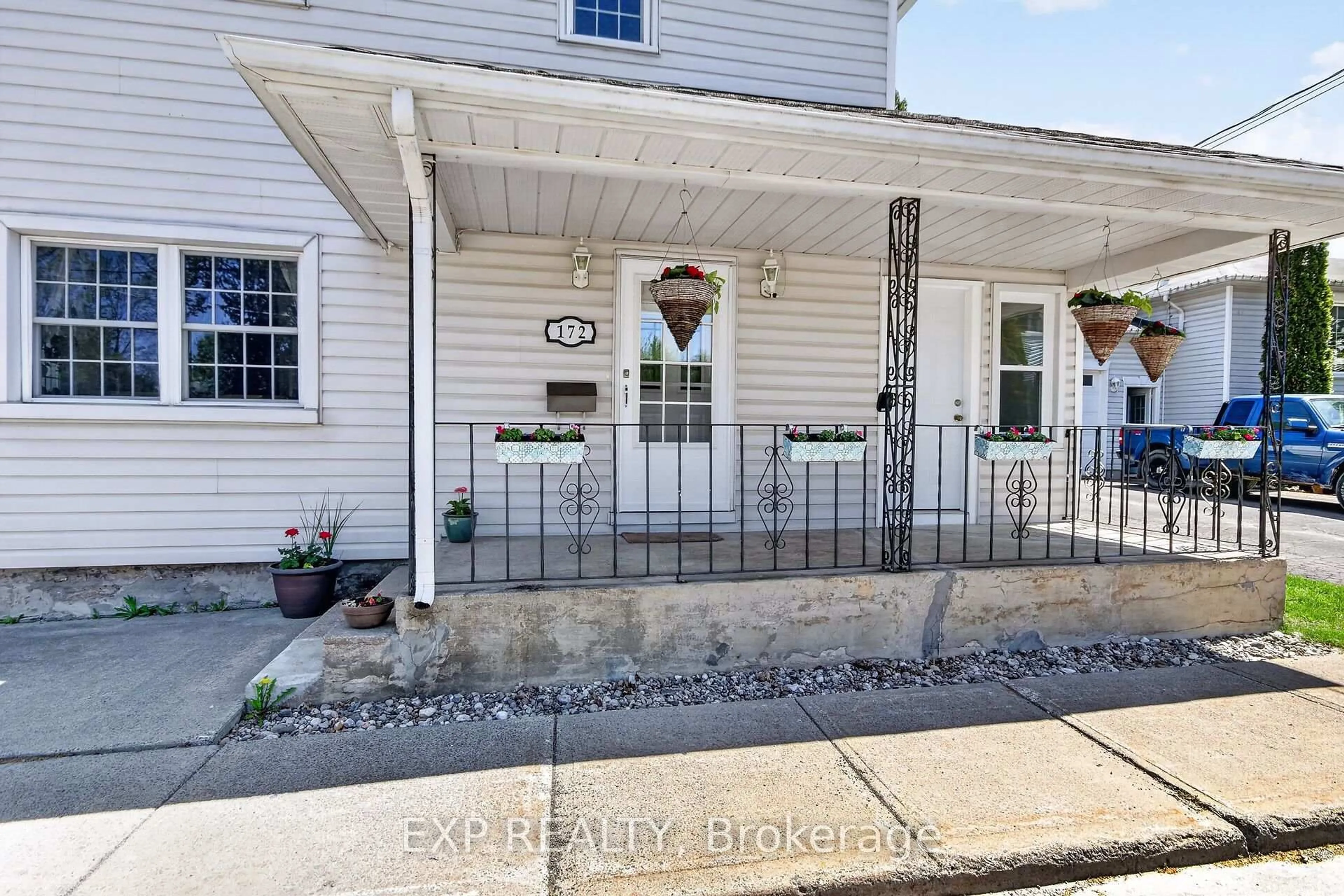 Indoor entryway for 172 Miguel St, Carleton Place Ontario K7C 1C7