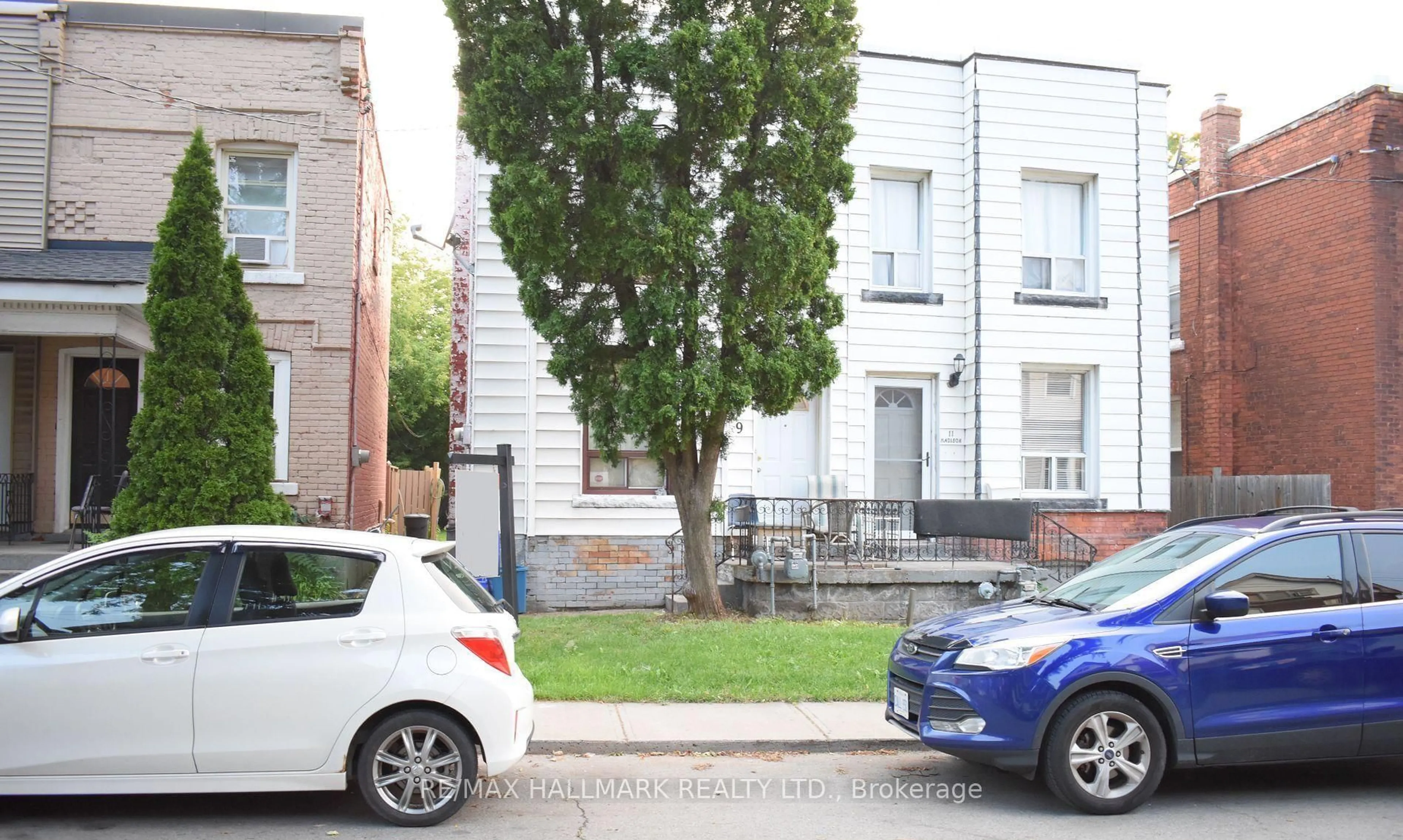A pic from outside/outdoor area/front of a property/back of a property/a pic from drone, street for 9 Madison Ave, Hamilton Ontario L8L 5Y2