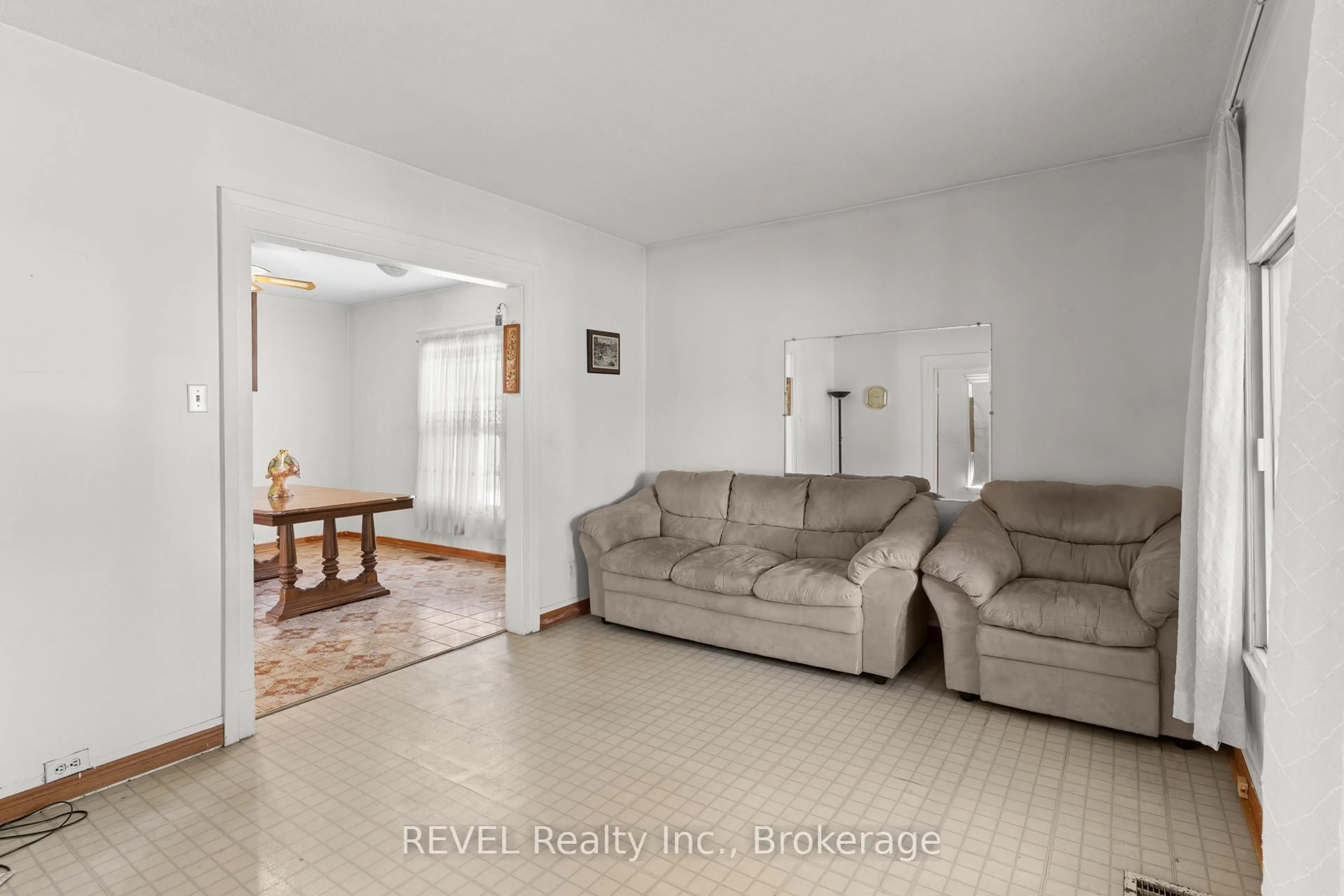 Living room with furniture, unknown for 6401 Taylor St, Niagara Falls Ontario L2G 2E9