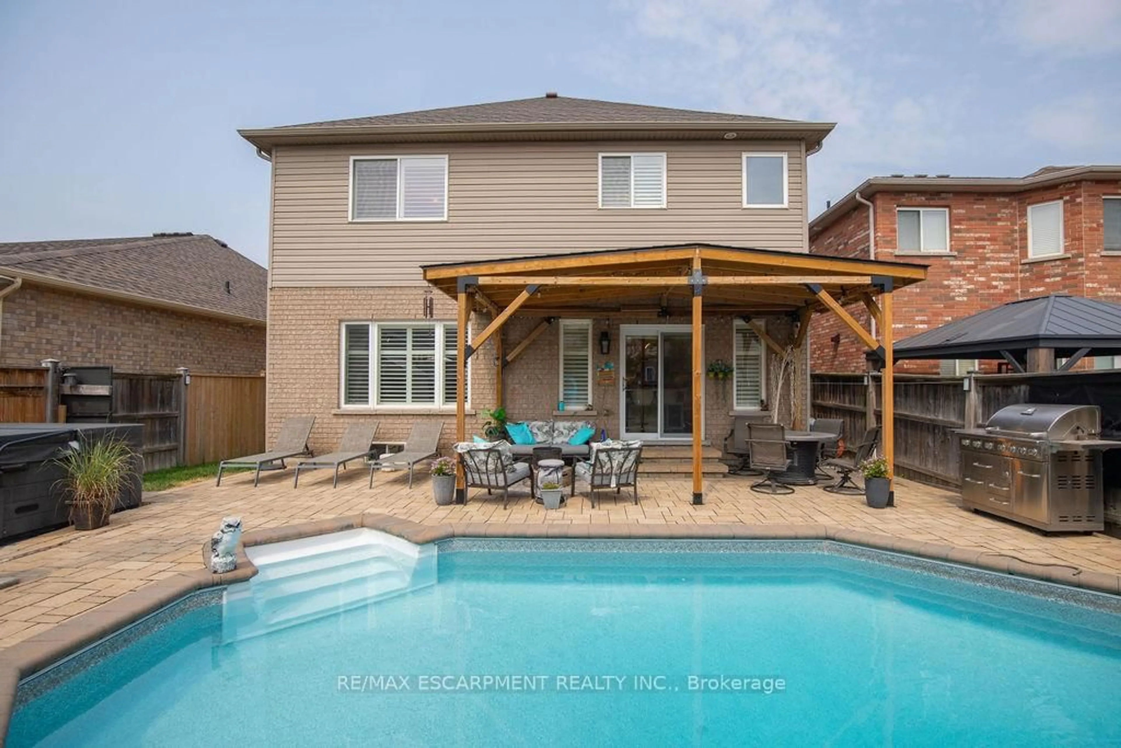 Pool for 15 Meadowbank Dr, Hamilton Ontario L9B 2Y9