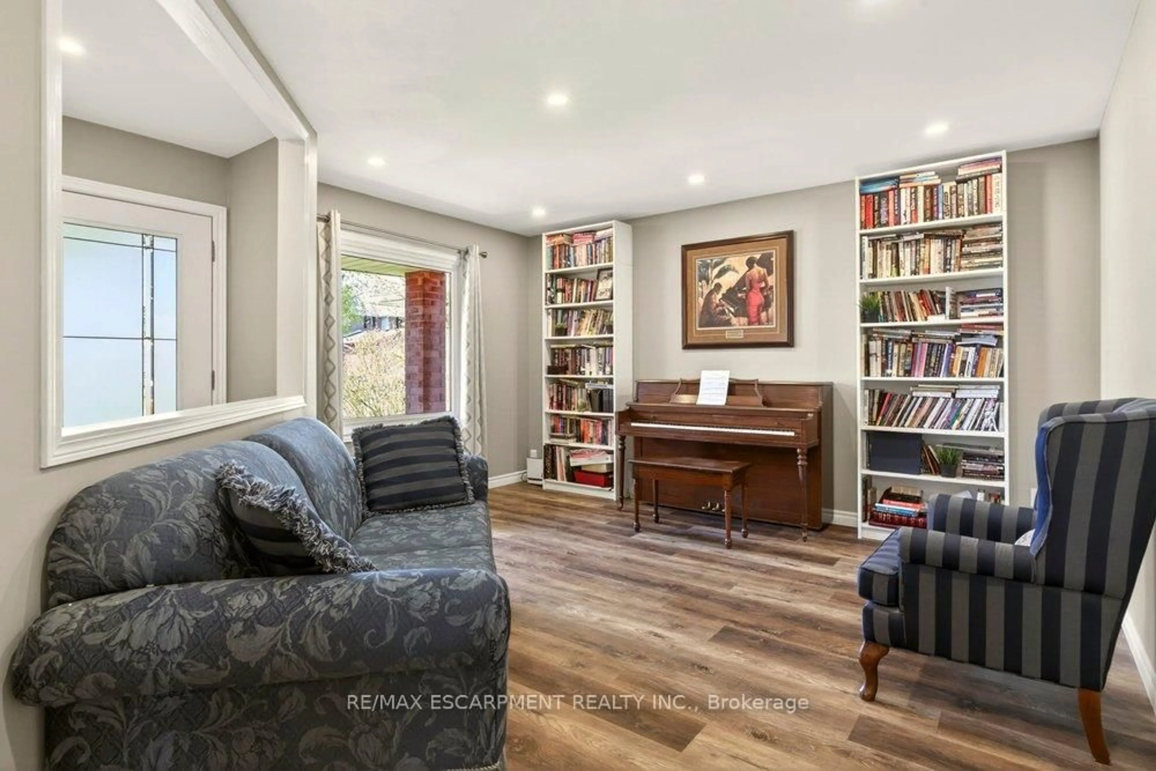 Living room with furniture, unknown for 72 Gurnett Dr, Hamilton Ontario L9C 7J8