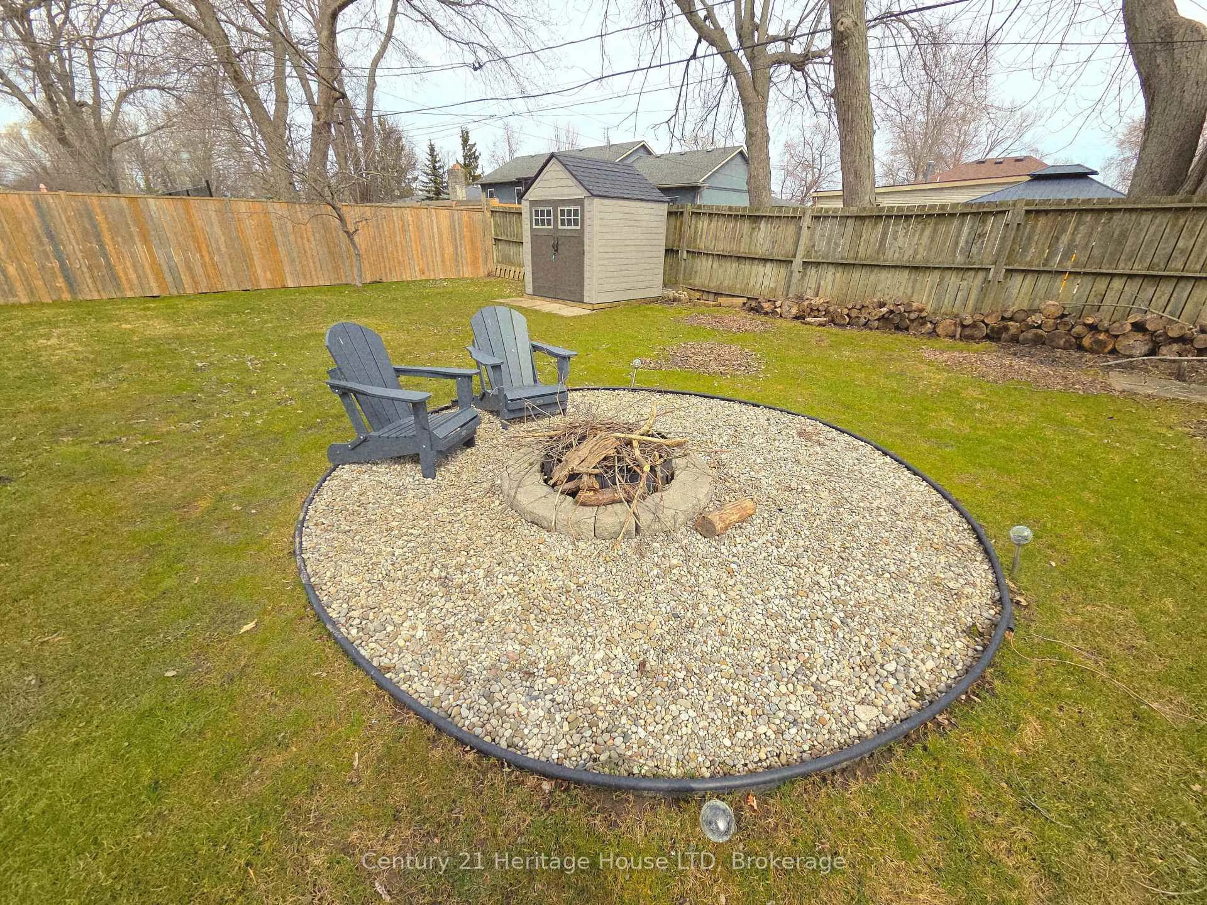 Patio, unknown for 552 Lakeview Rd, Fort Erie Ontario L2A 4W6