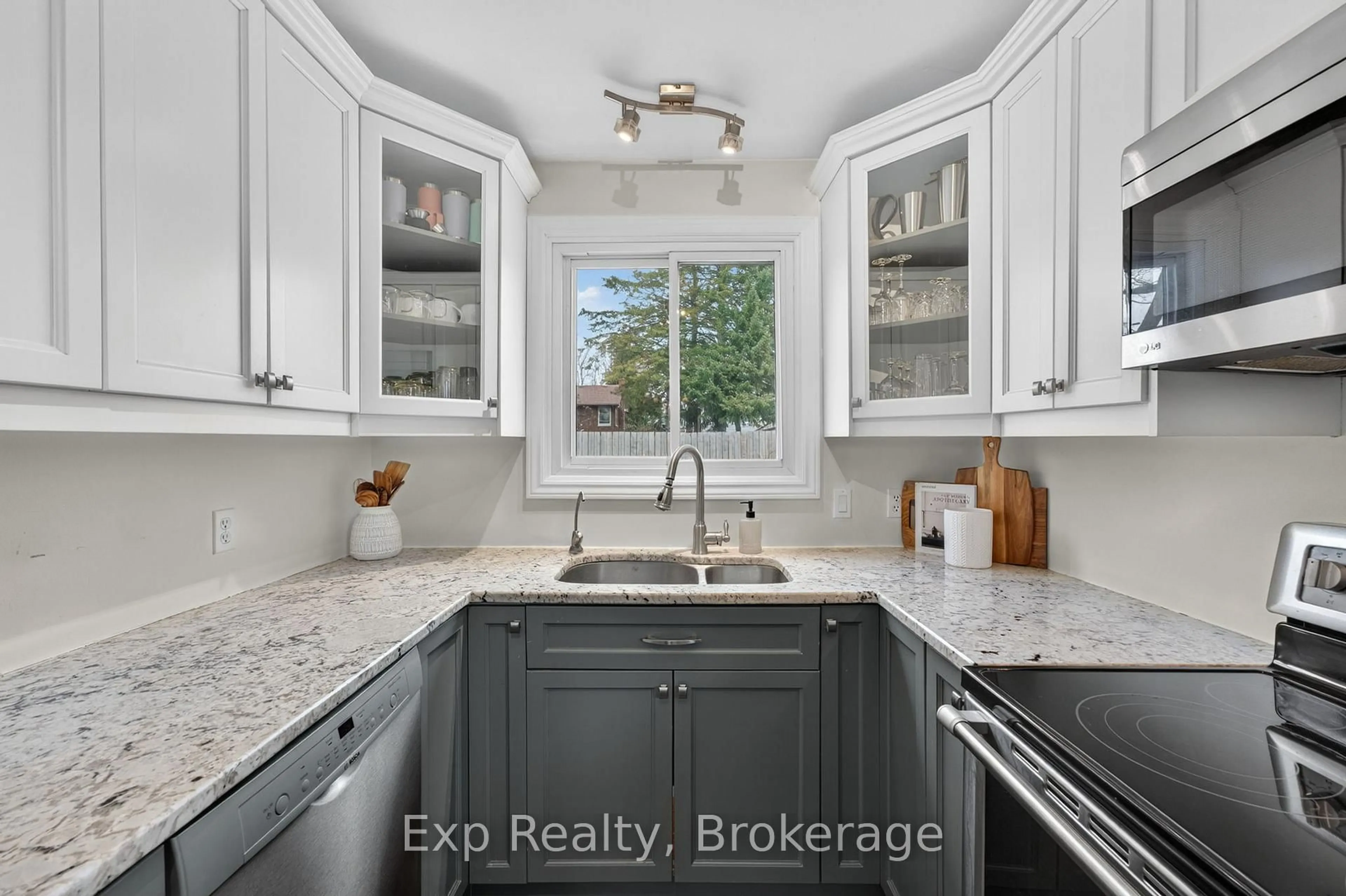 Open concept kitchen, ceramic/tile floor for 25 Mcquade Dr, Quinte West Ontario K8V 2G2