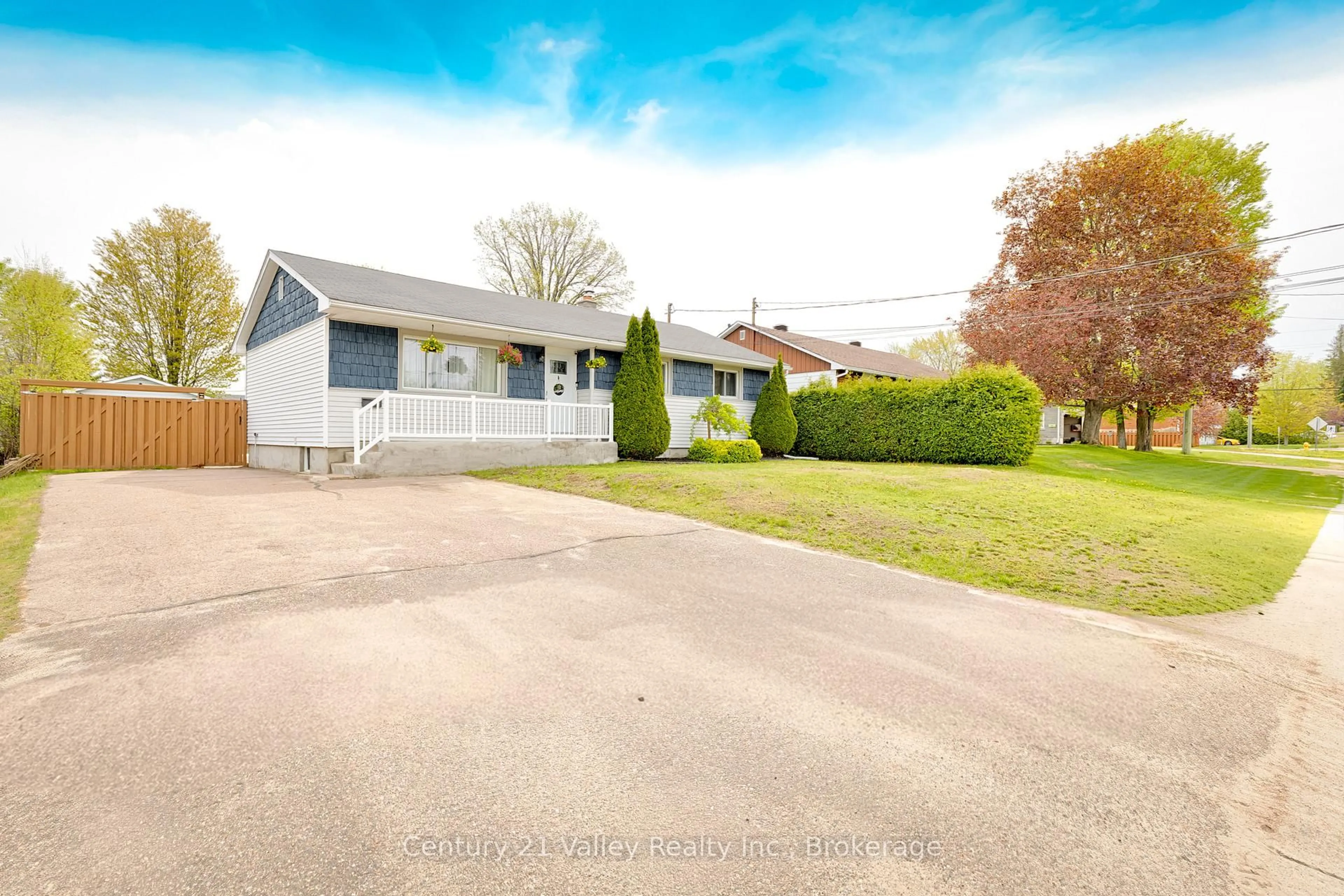 A pic from outside/outdoor area/front of a property/back of a property/a pic from drone, street for 36 Mary St, Petawawa Ontario K8H 1R9