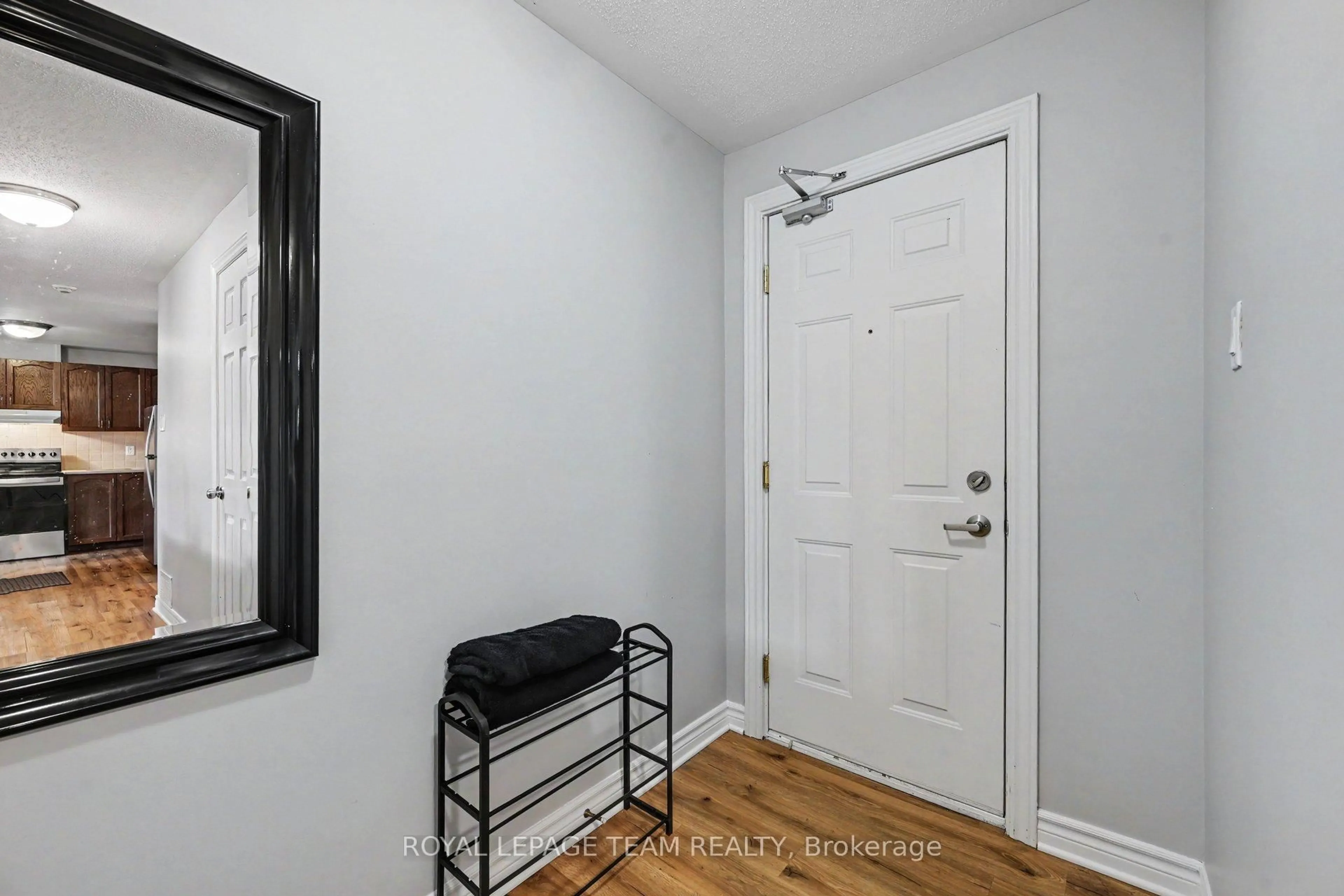 Indoor entryway for 304 Paseo Private #1, Ottawa Ontario K2G 4N8