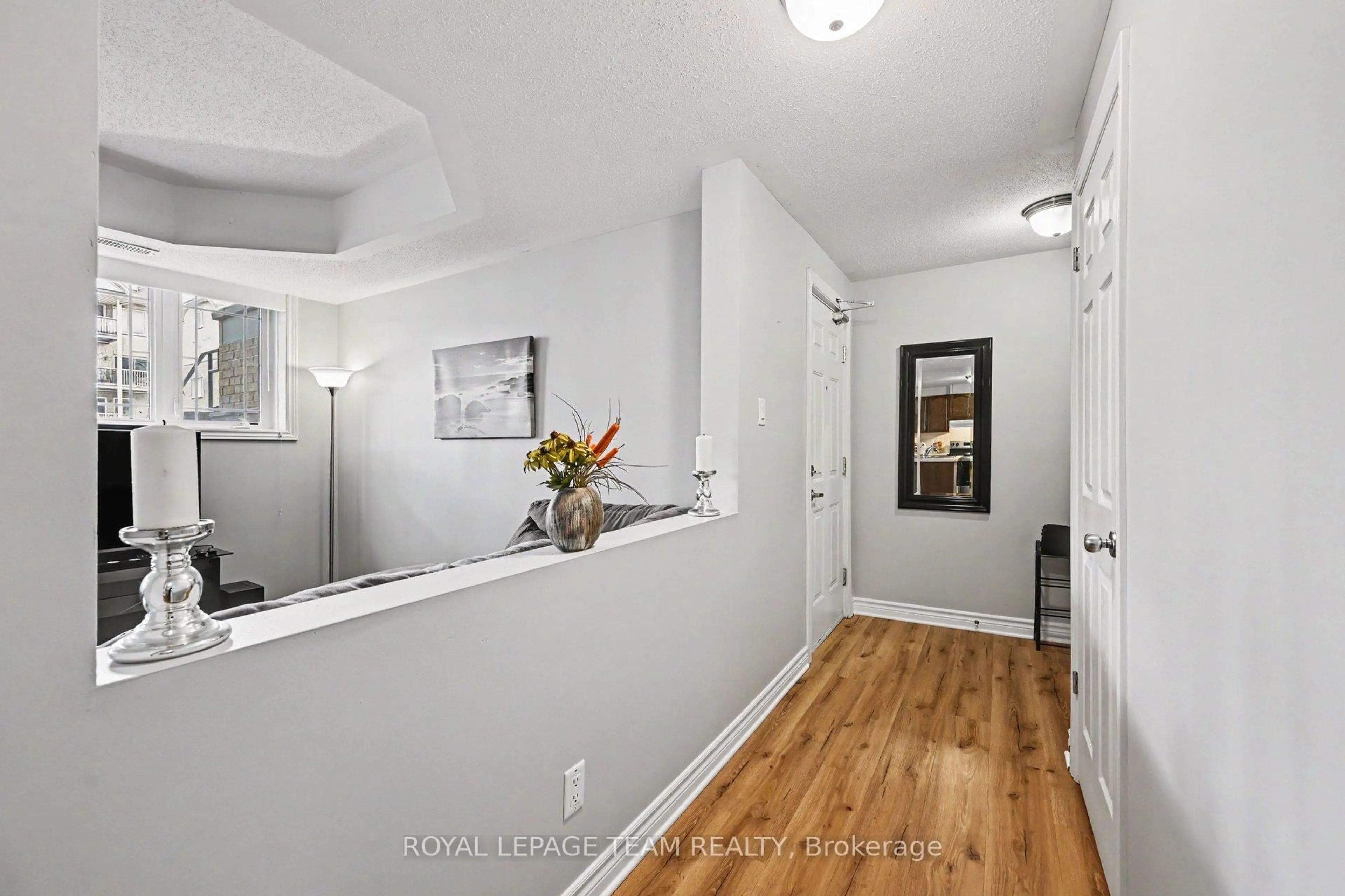 Indoor entryway for 304 Paseo Private #1, Ottawa Ontario K2G 4N8