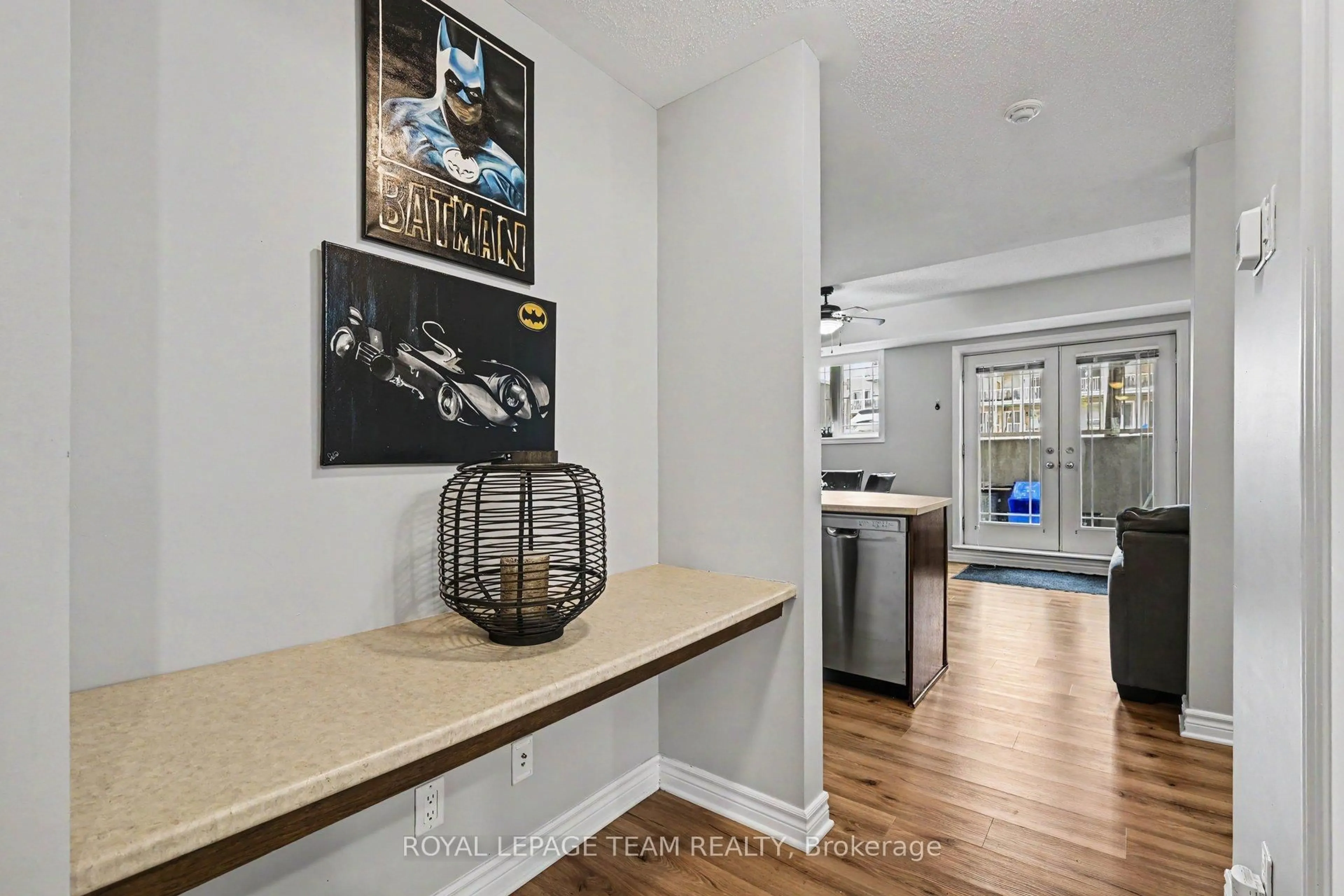 Indoor entryway for 304 Paseo Private #1, Ottawa Ontario K2G 4N8