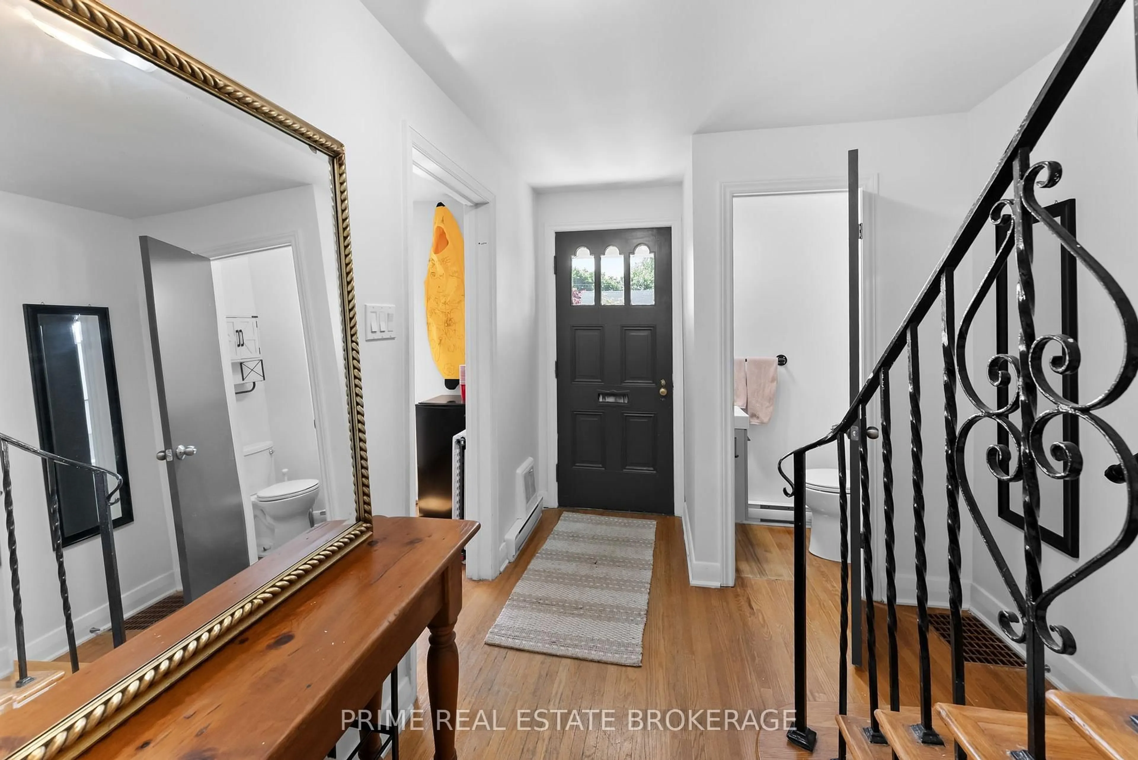 Indoor entryway for 124 Regent St, London East Ontario N6A 2G4