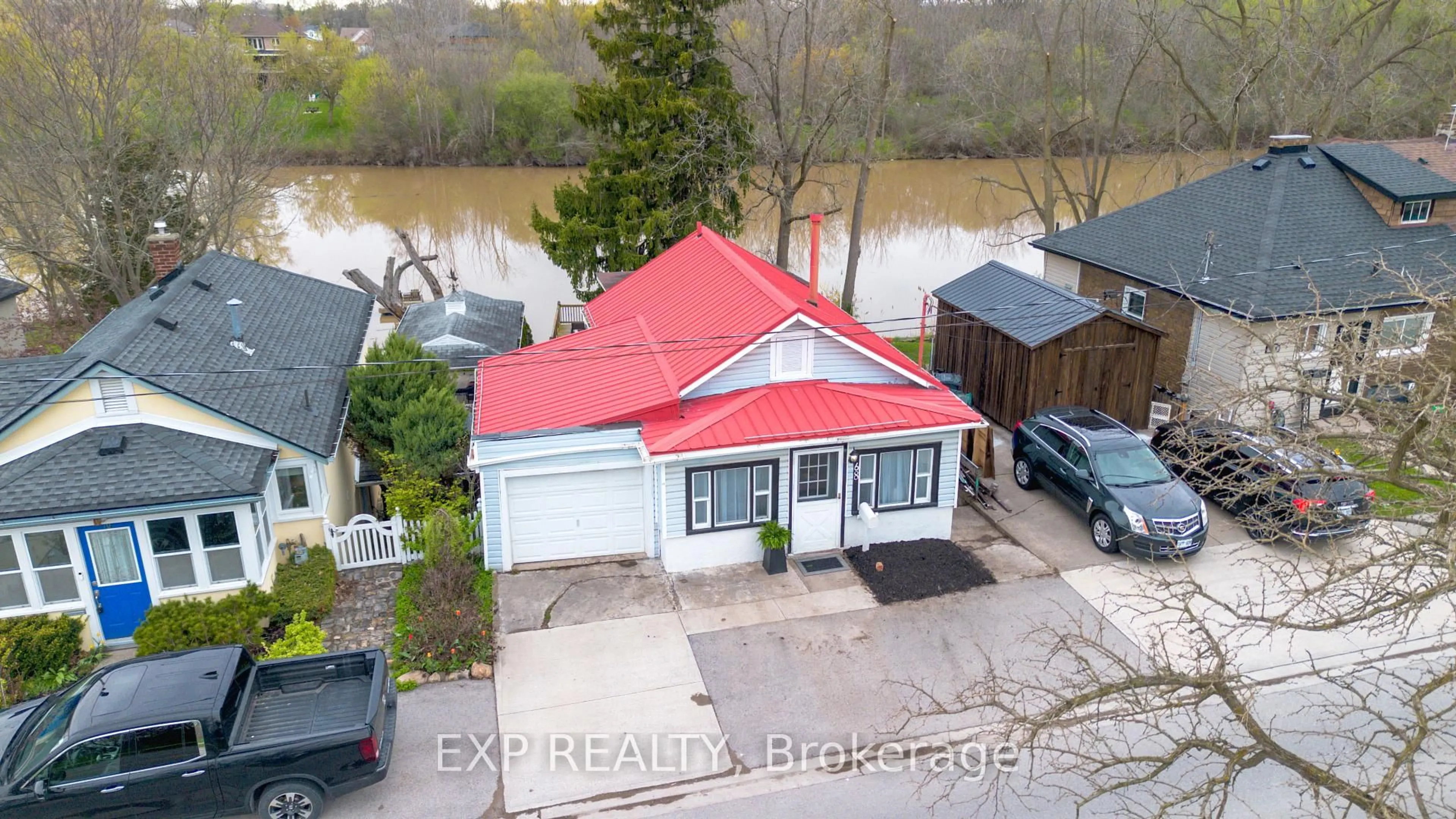 A pic from outside/outdoor area/front of a property/back of a property/a pic from drone, water/lake/river/ocean view for 68 Riverside Dr, Welland Ontario L3C 5E2